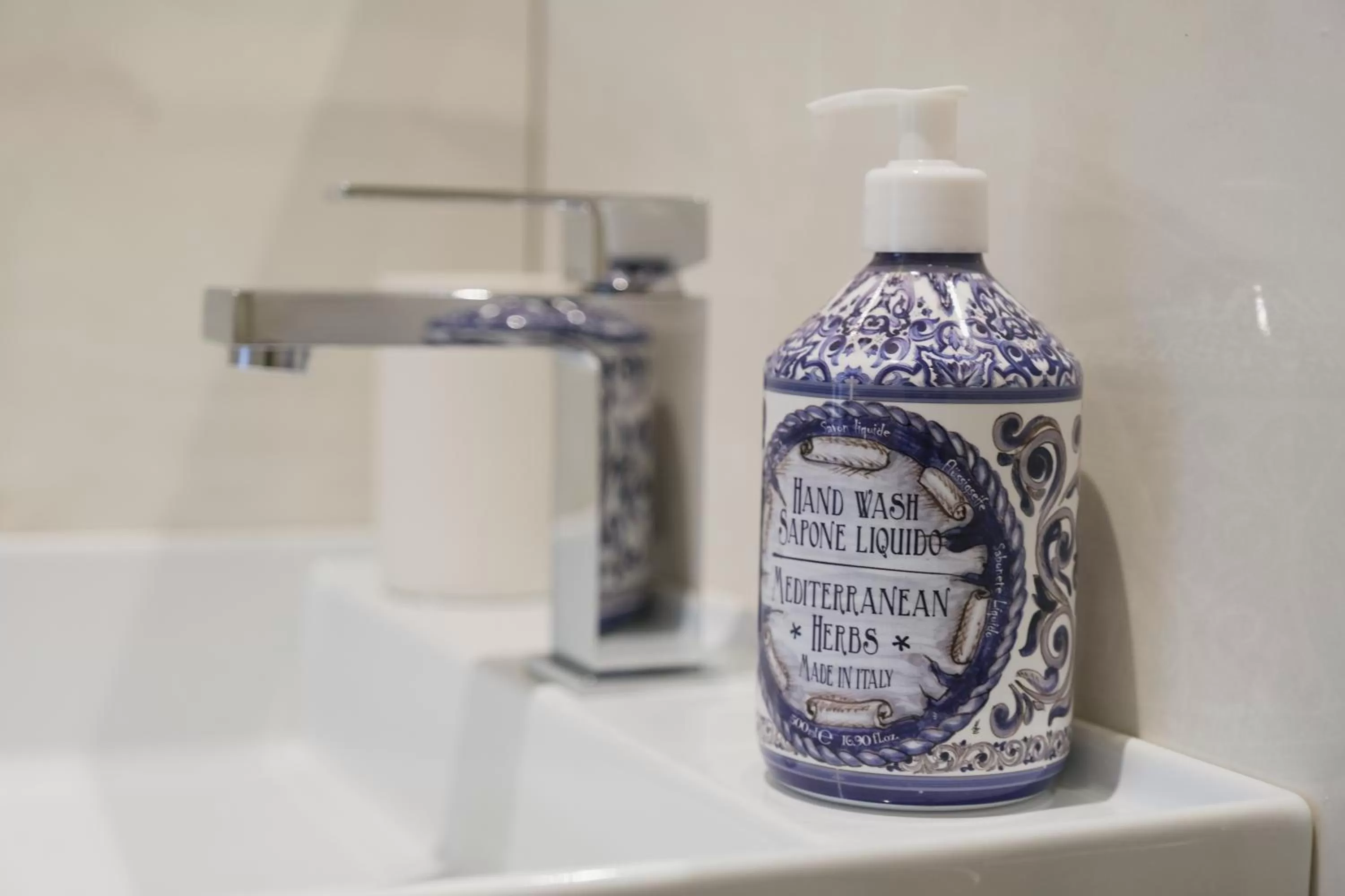 Bathroom in Supernova