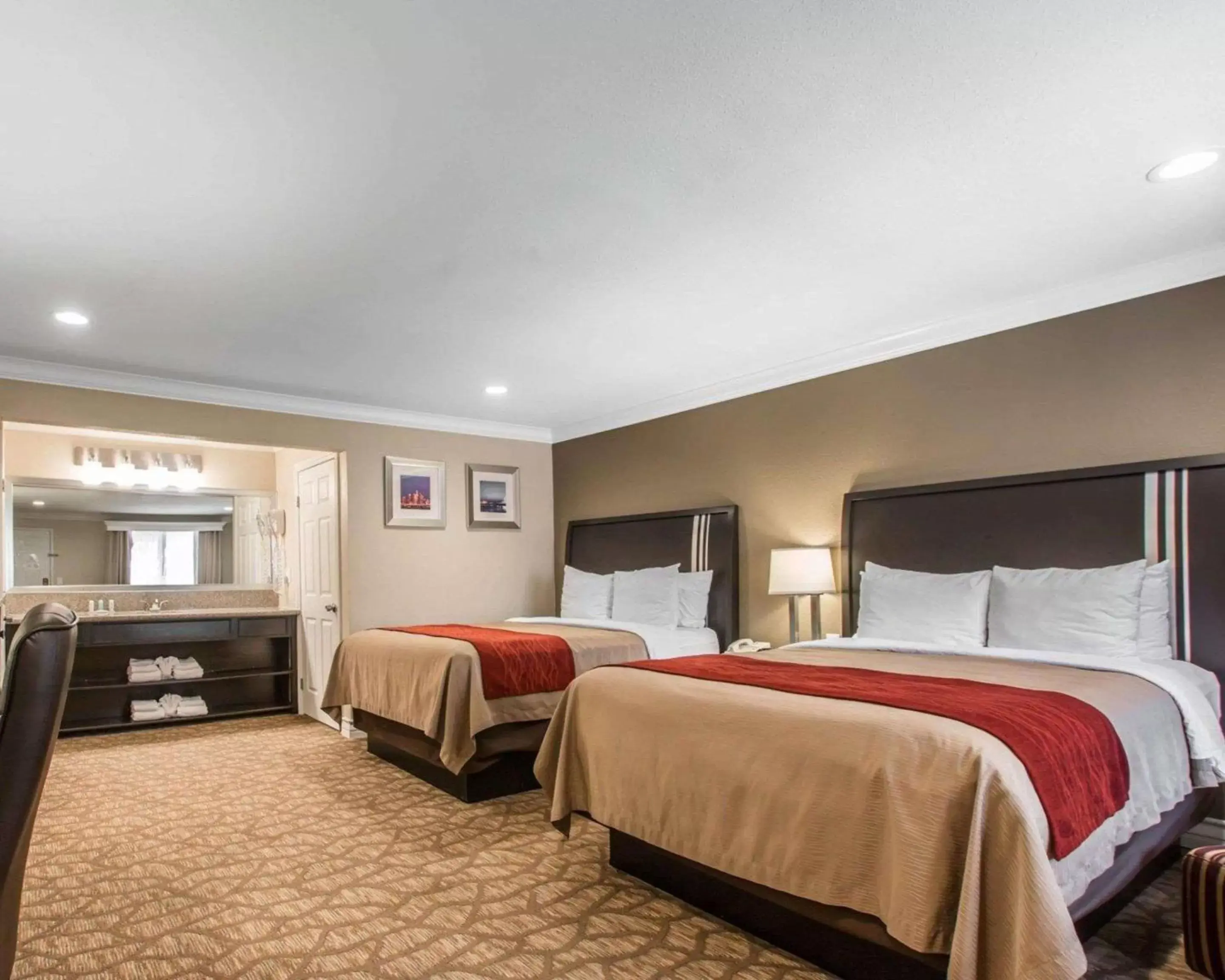 Photo of the whole room, Bed in Quality Inn Downey Photo of the whole room, Bed in Quality Inn Downey