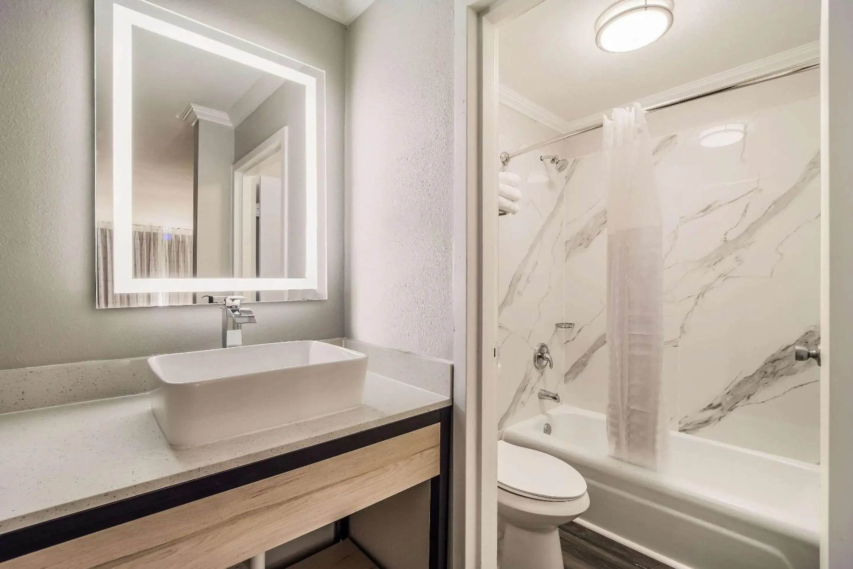 King Suite with Transfer Shower - Accessible/Non Smoking in MainStay Suites Florence - Darlington King Suite with Transfer Shower - Accessible/Non Smoking in MainStay Suites Florence - Darlington