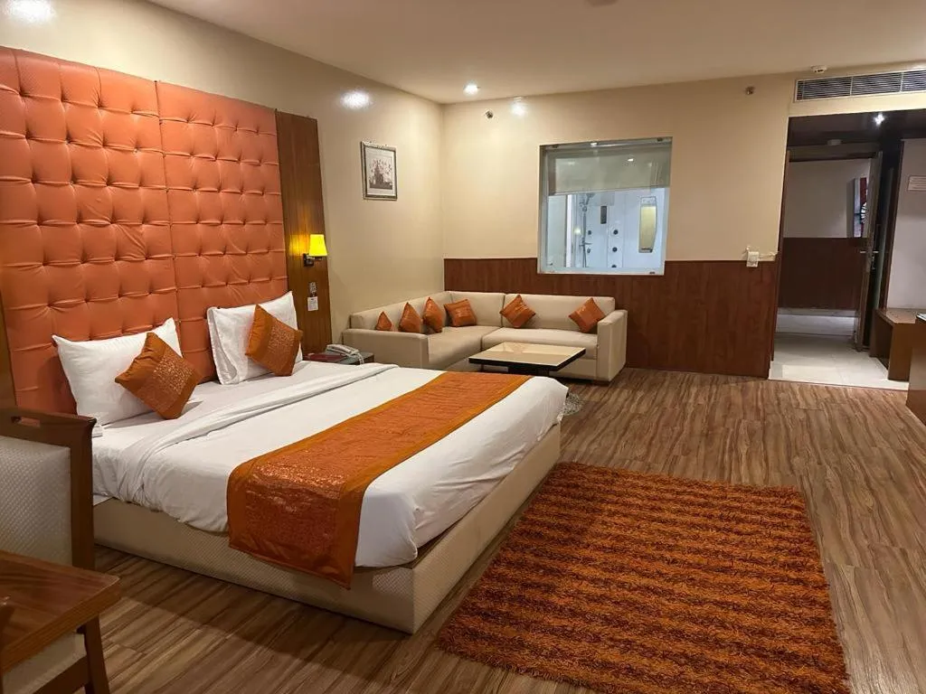 Photo of the whole room, Bed in Airport Hotel Ramhan Palace Mahipalpur