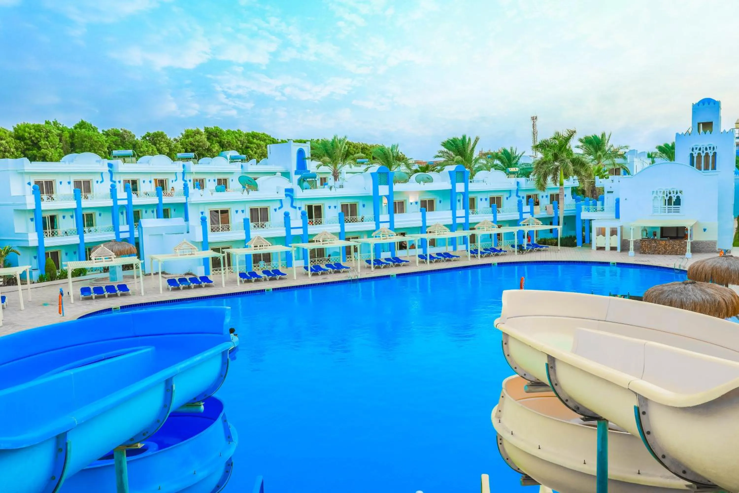 Swimming pool in Mirage Bay Resort & Aqua Park