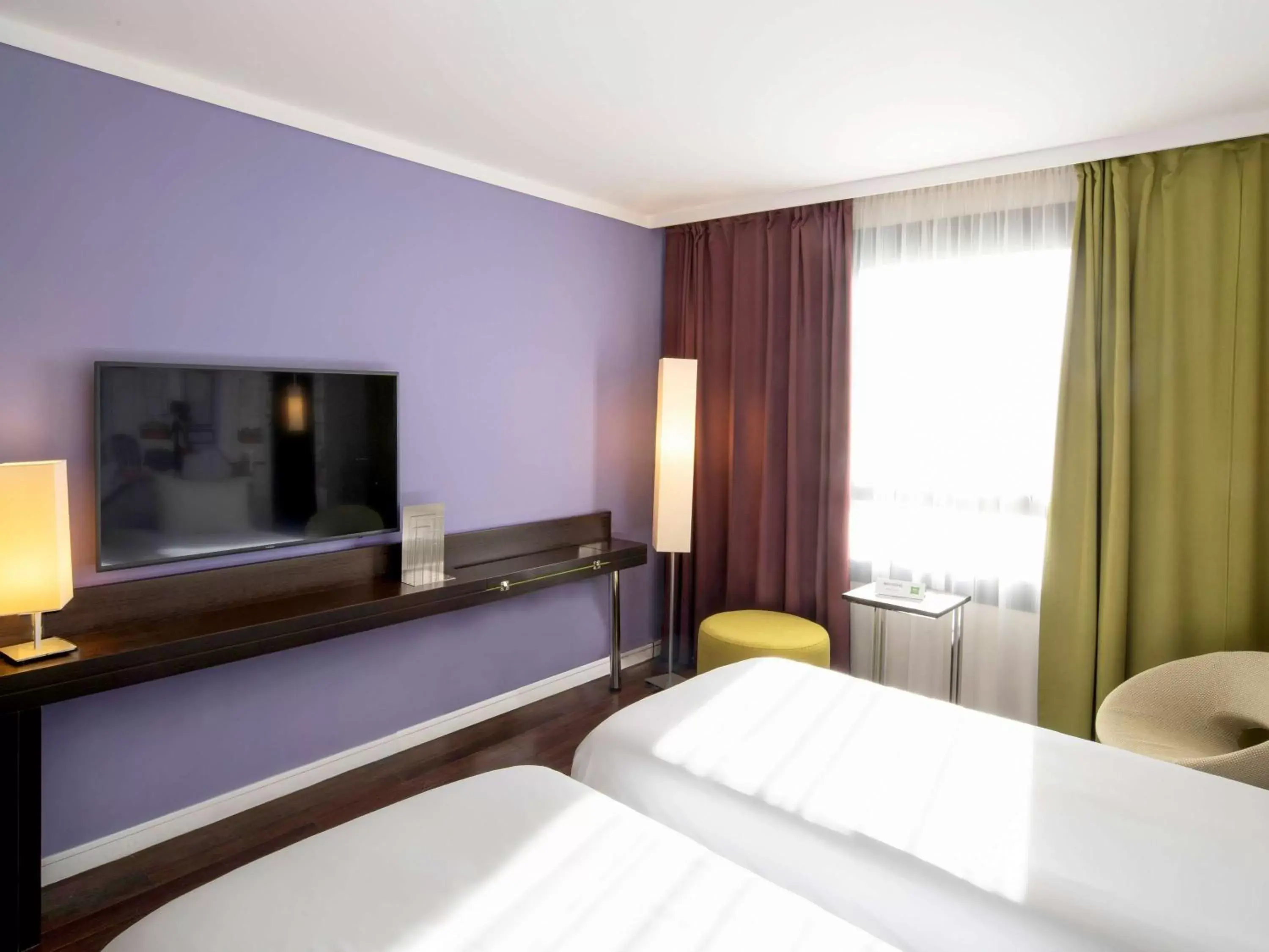 Photo of the whole room in ibis Styles Evry Courcouronnes