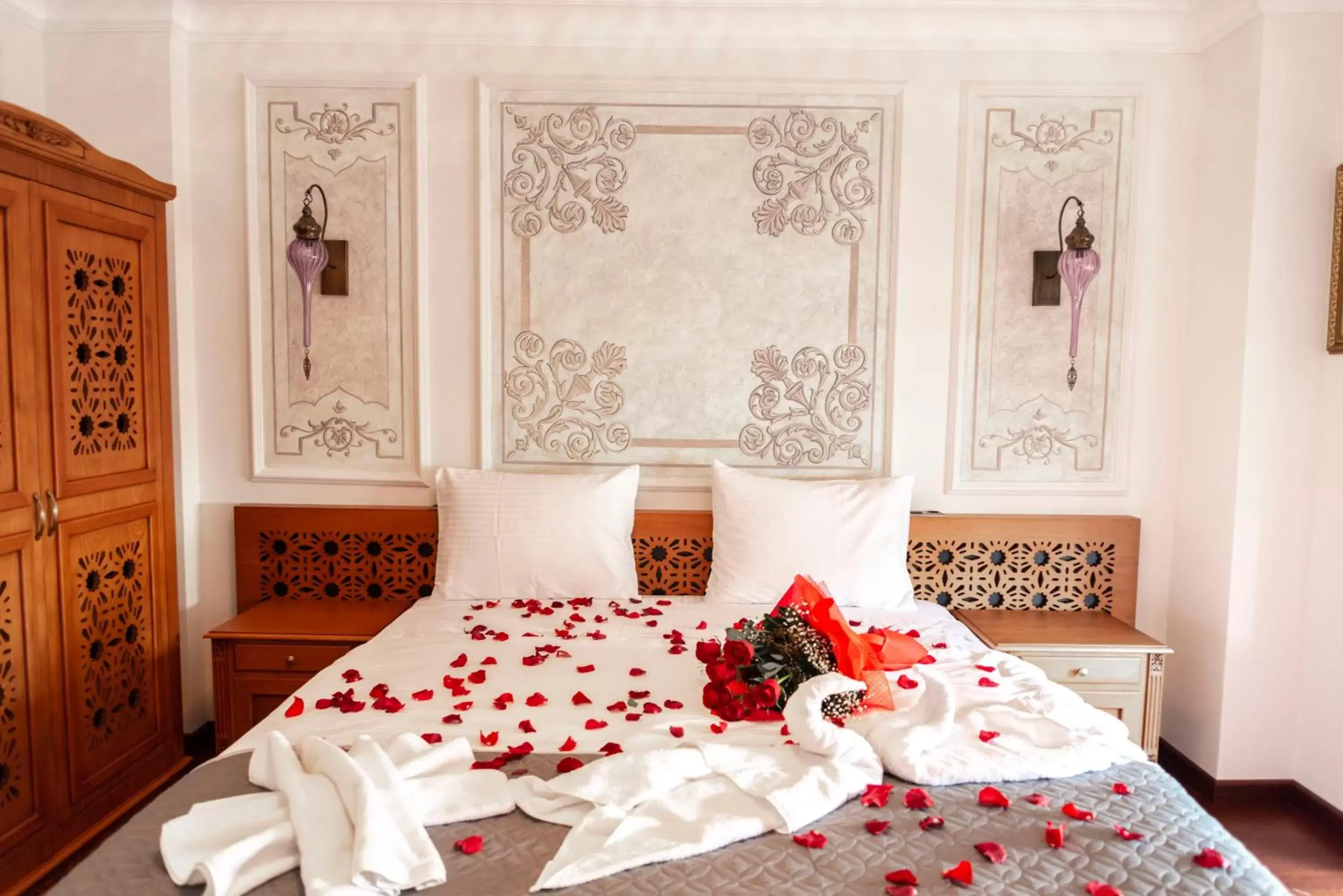 Bedroom, Bed in Burckin Suleymaniye