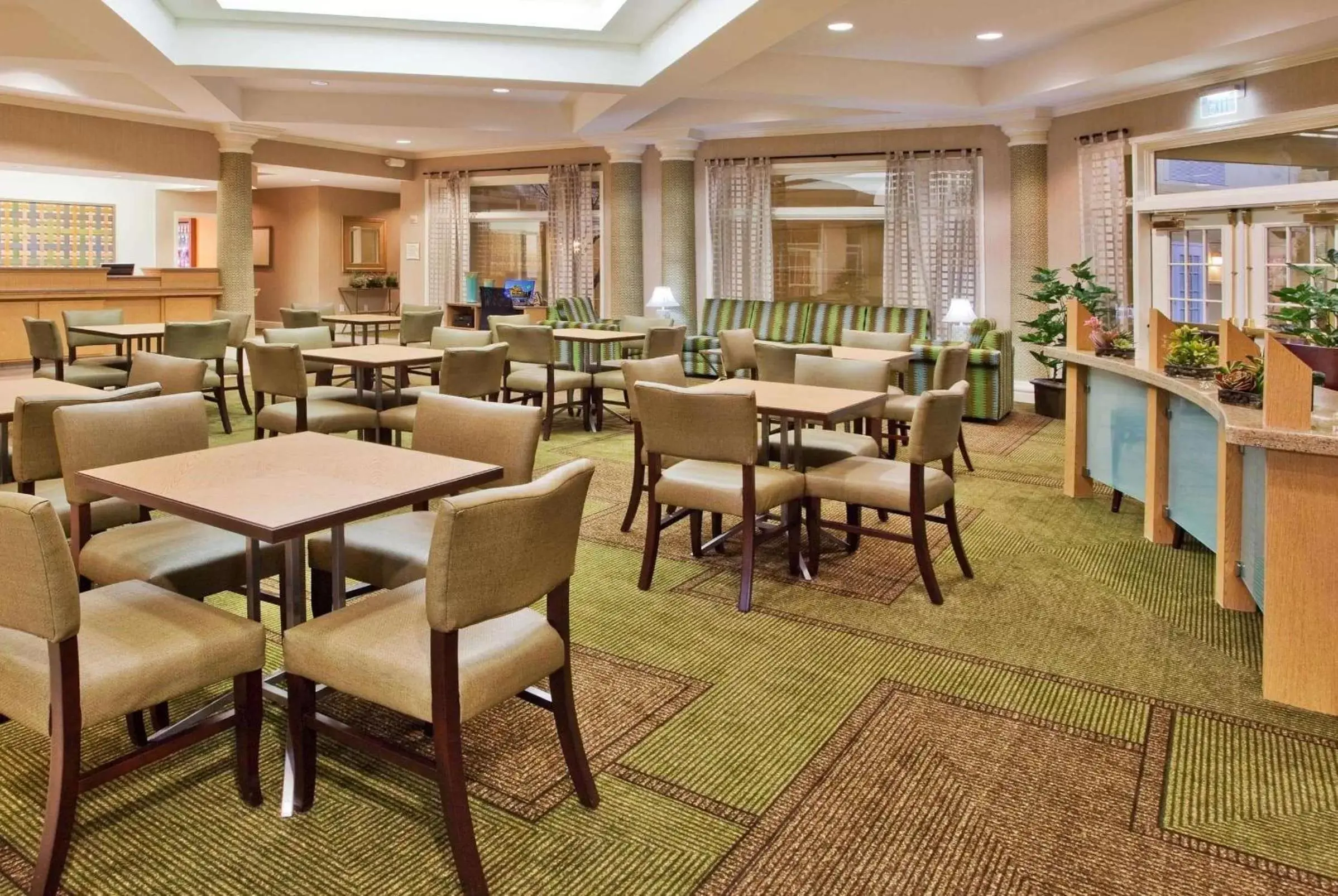 Lobby or reception, Restaurant/Places to Eat in La Quinta by Wyndham Greenville Haywood