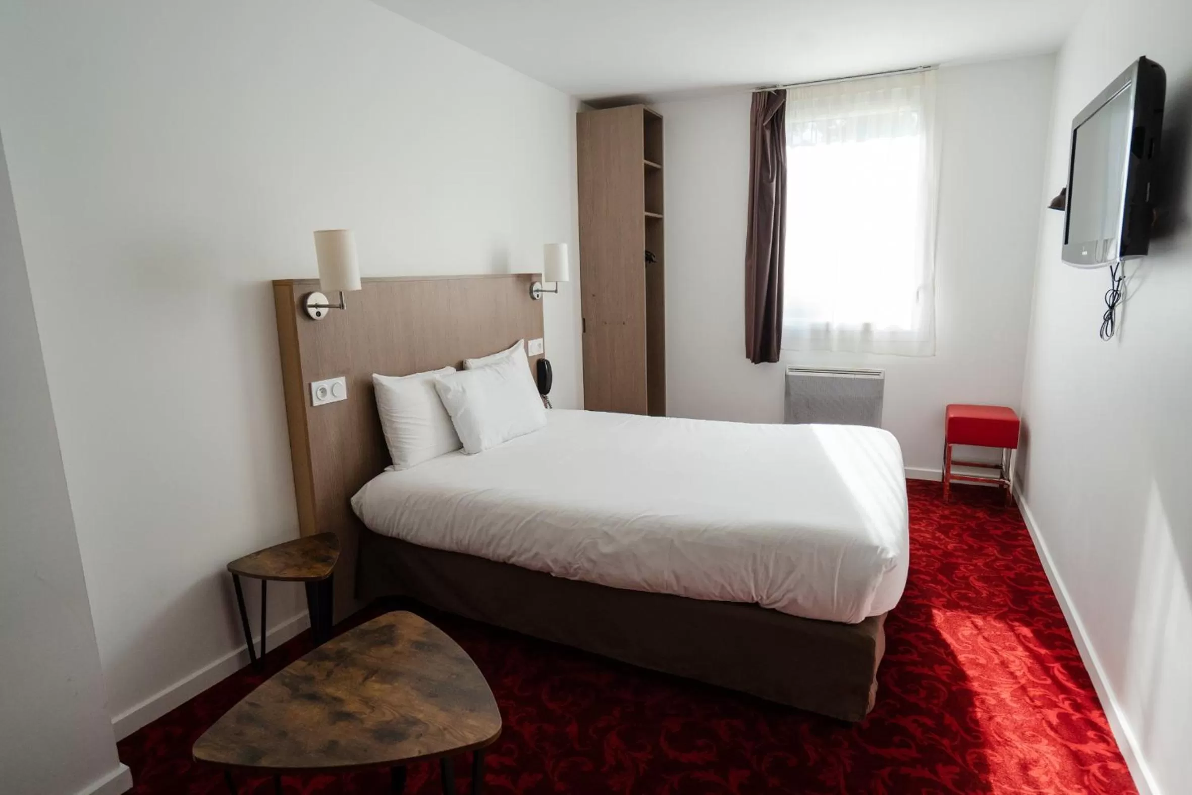 Bedroom, Bed in Brit Hotel Essentiel Cholet