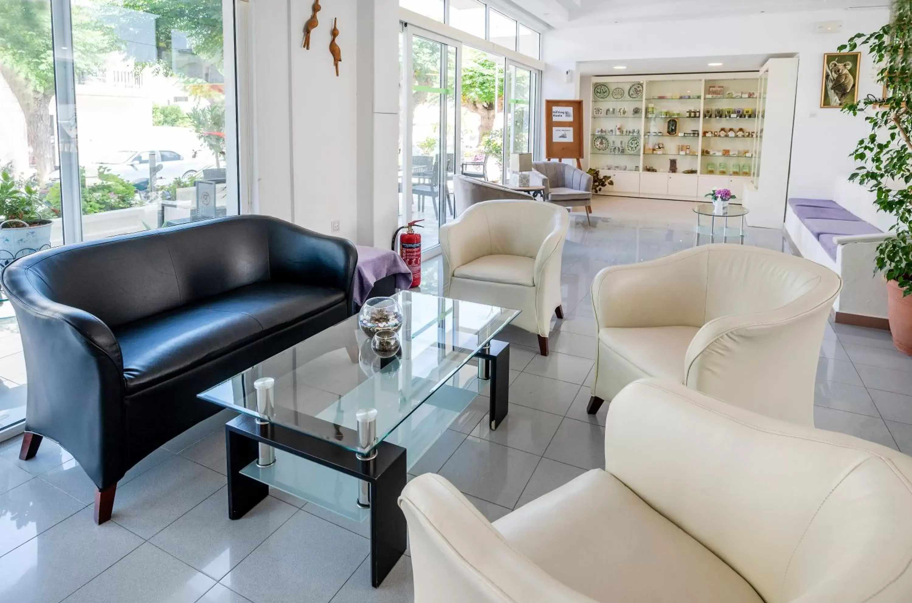 Lounge or bar, Seating Area in Hotel Koala