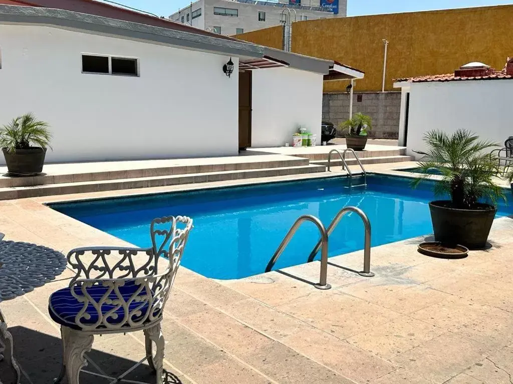 Swimming Pool in Hotel Beddo Express Querétaro