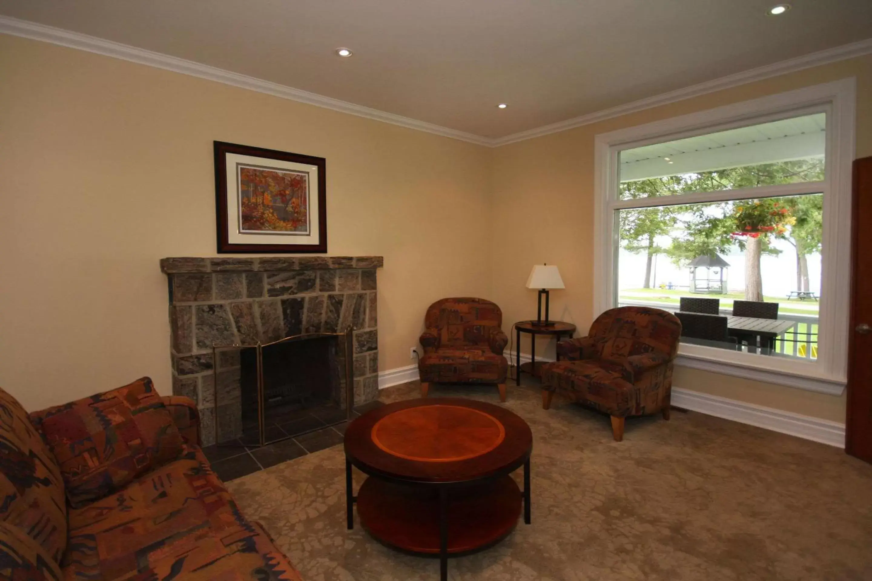 Bedroom, Seating Area in Bayview Wildwood Resort, Ascend Hotel Collection