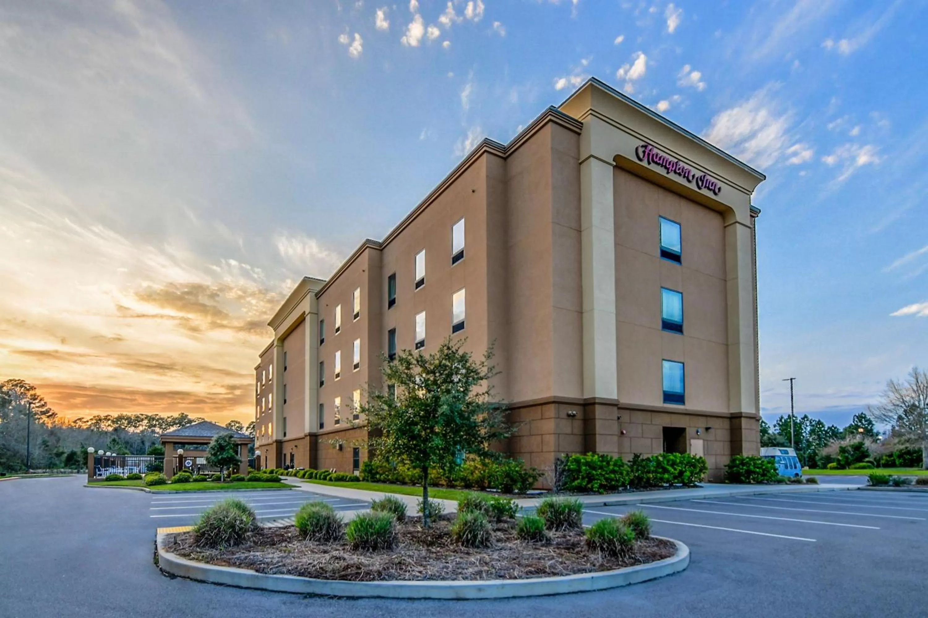 Property building in Hampton Inn Foley