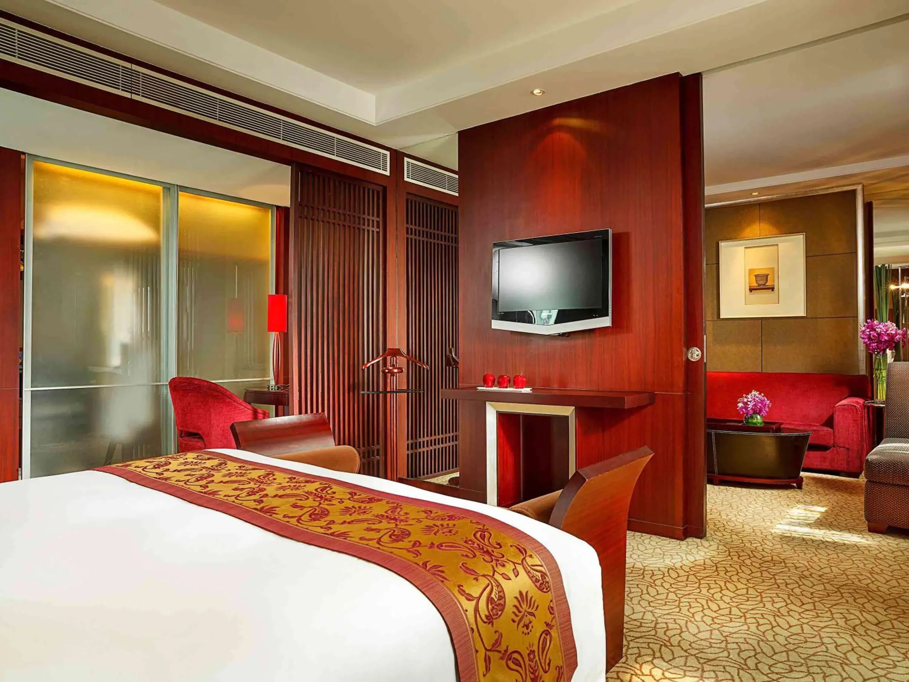 Photo of the whole room, Bed in Sofitel Nanjing Galaxy
