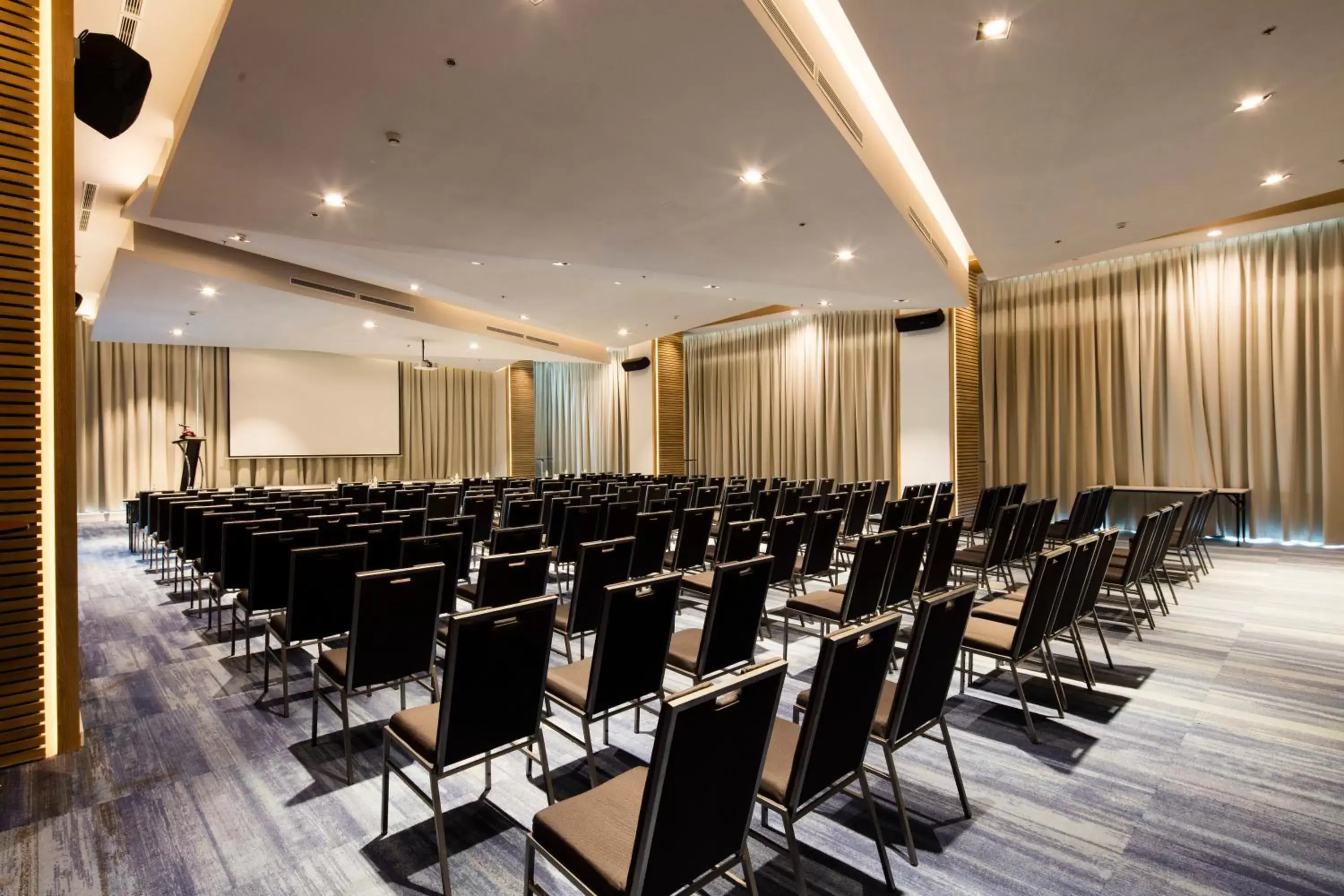Business facilities in ibis Styles Nha Trang