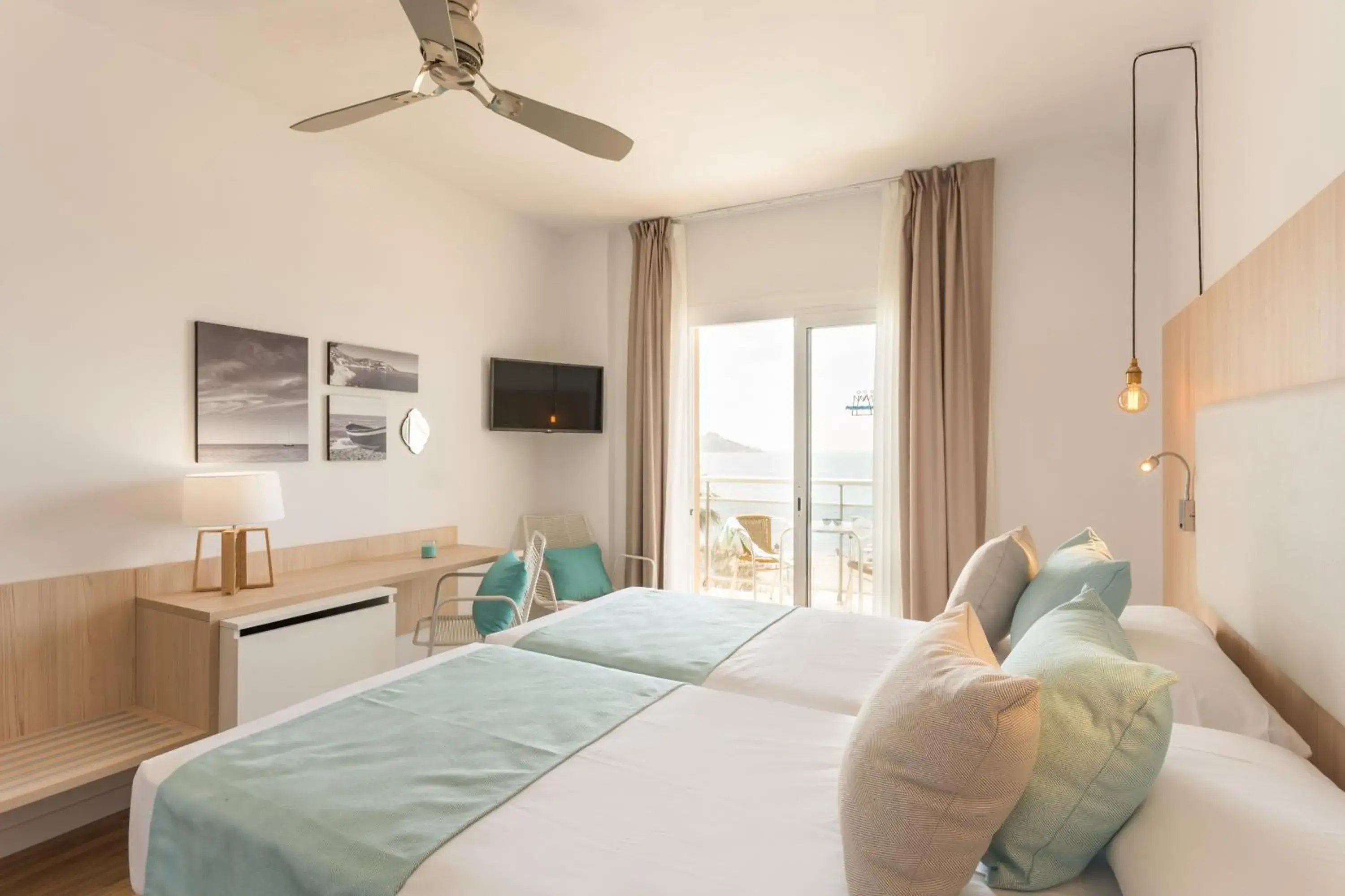 Bedroom, Bed in Hotel Monterrey Roses by Pierre & Vacances