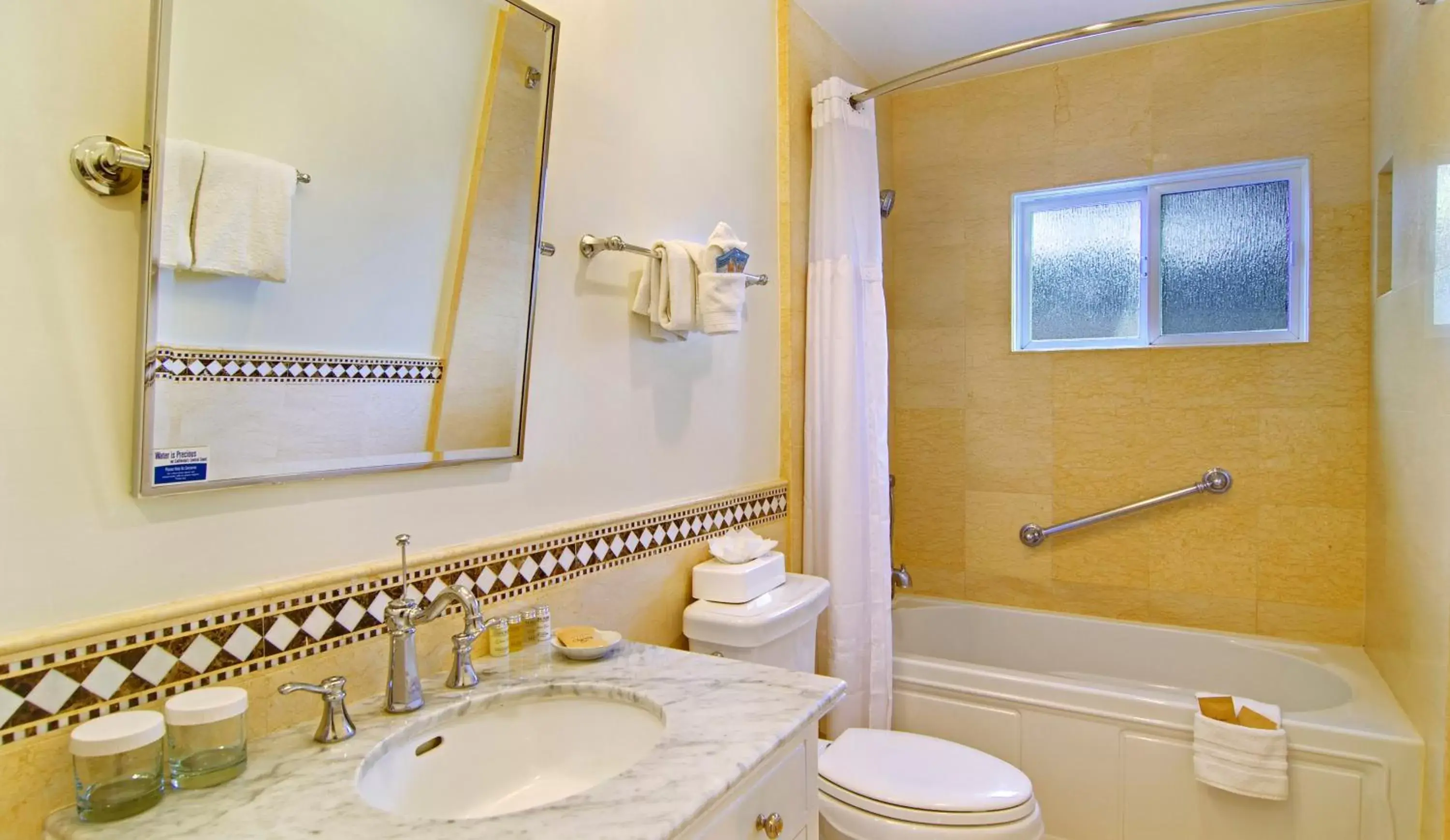 Shower, Bathroom in Wayside Inn