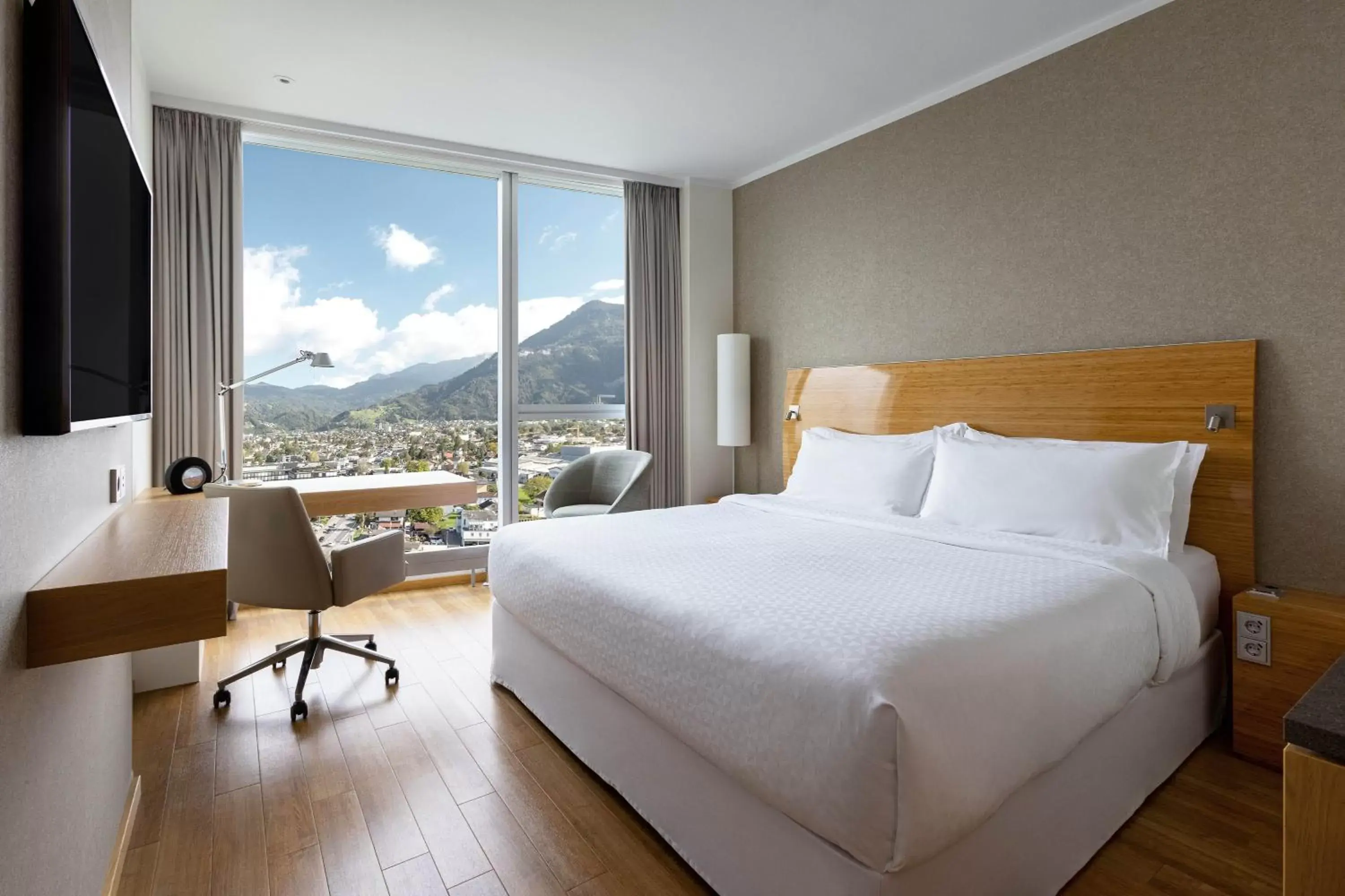 Photo of the whole room, Mountain View in Four Points by Sheraton Panoramahaus Dornbirn