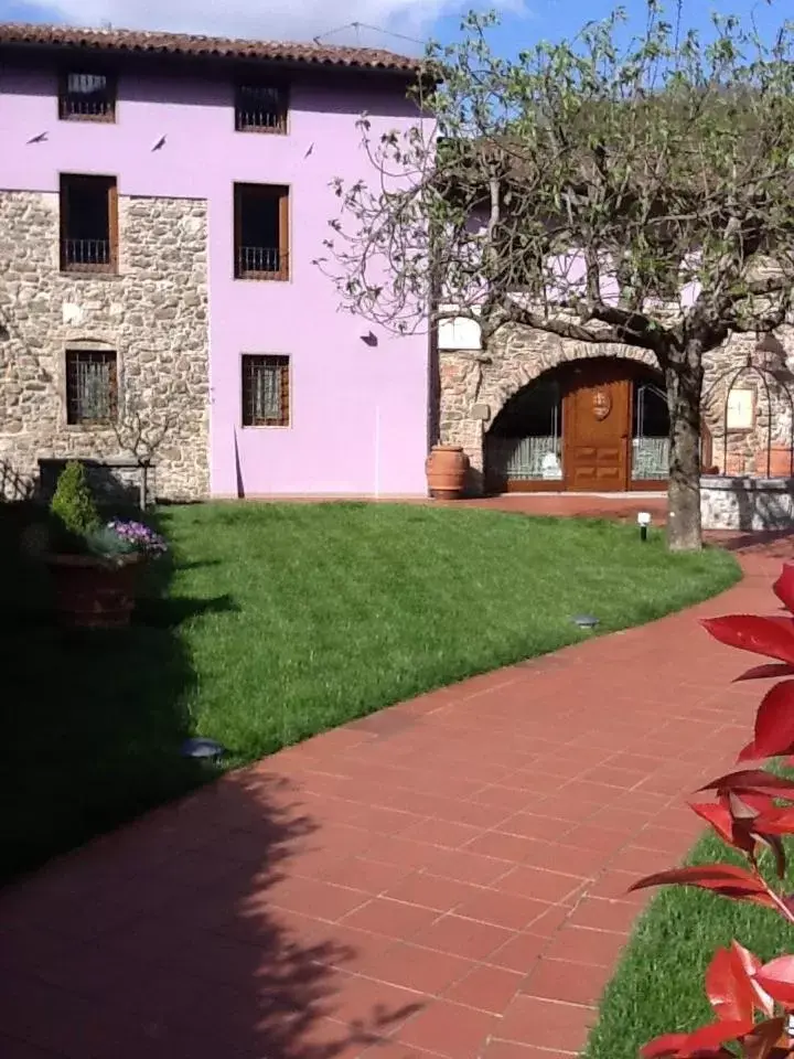 Patio/Outdoor Area in Antica Locanda San Leonardo 1554