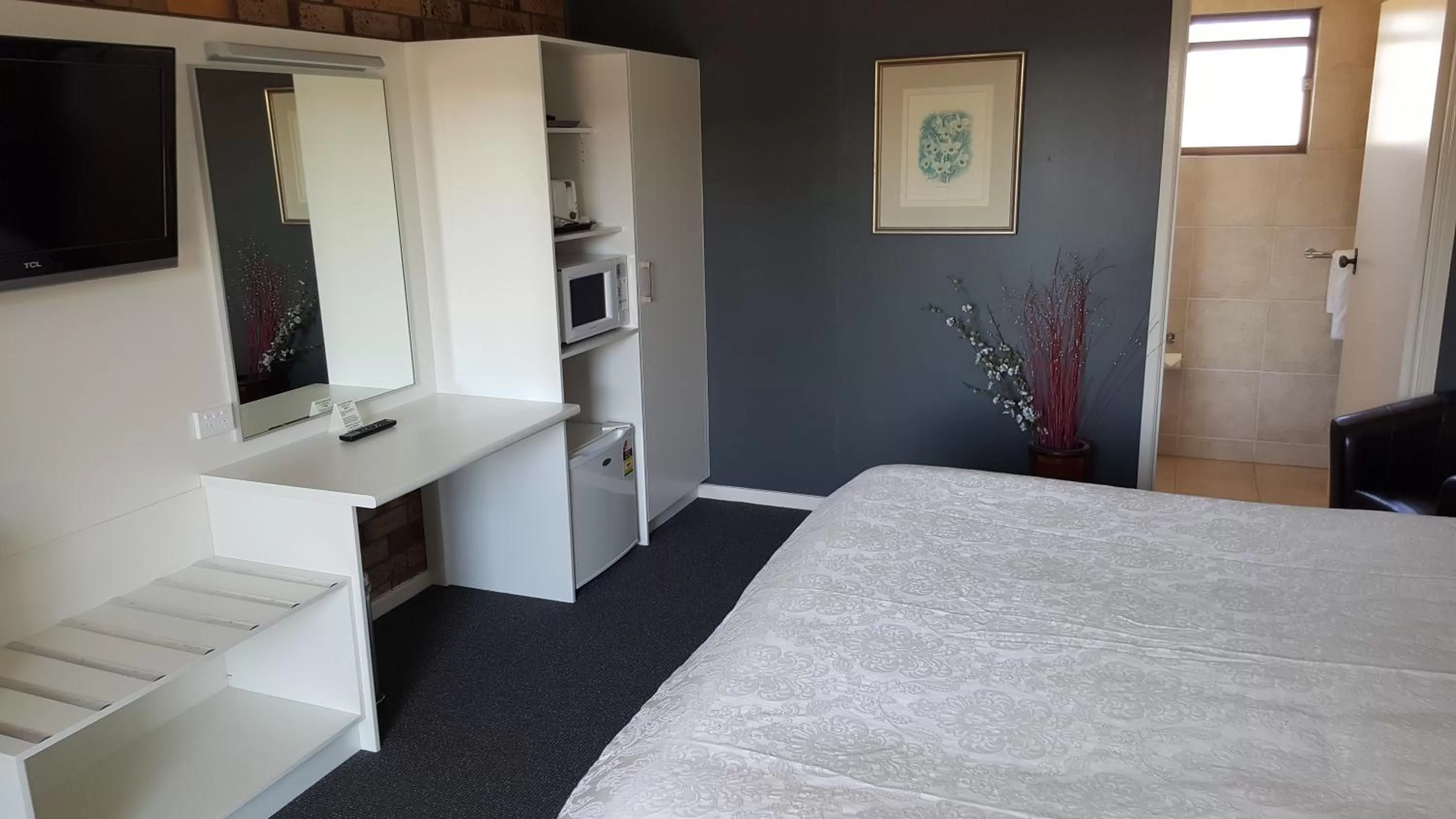 Bed in Centrepoint Midcity Motor Inn