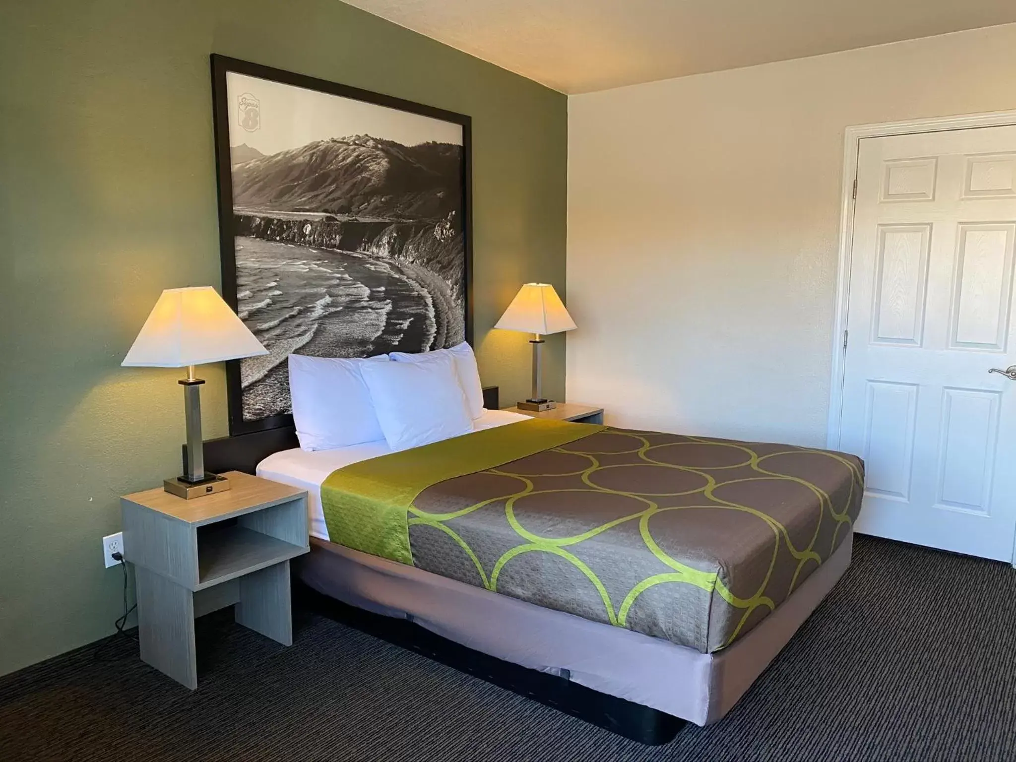 Photo of the whole room, Bed in Super 8 by Wyndham Monterey