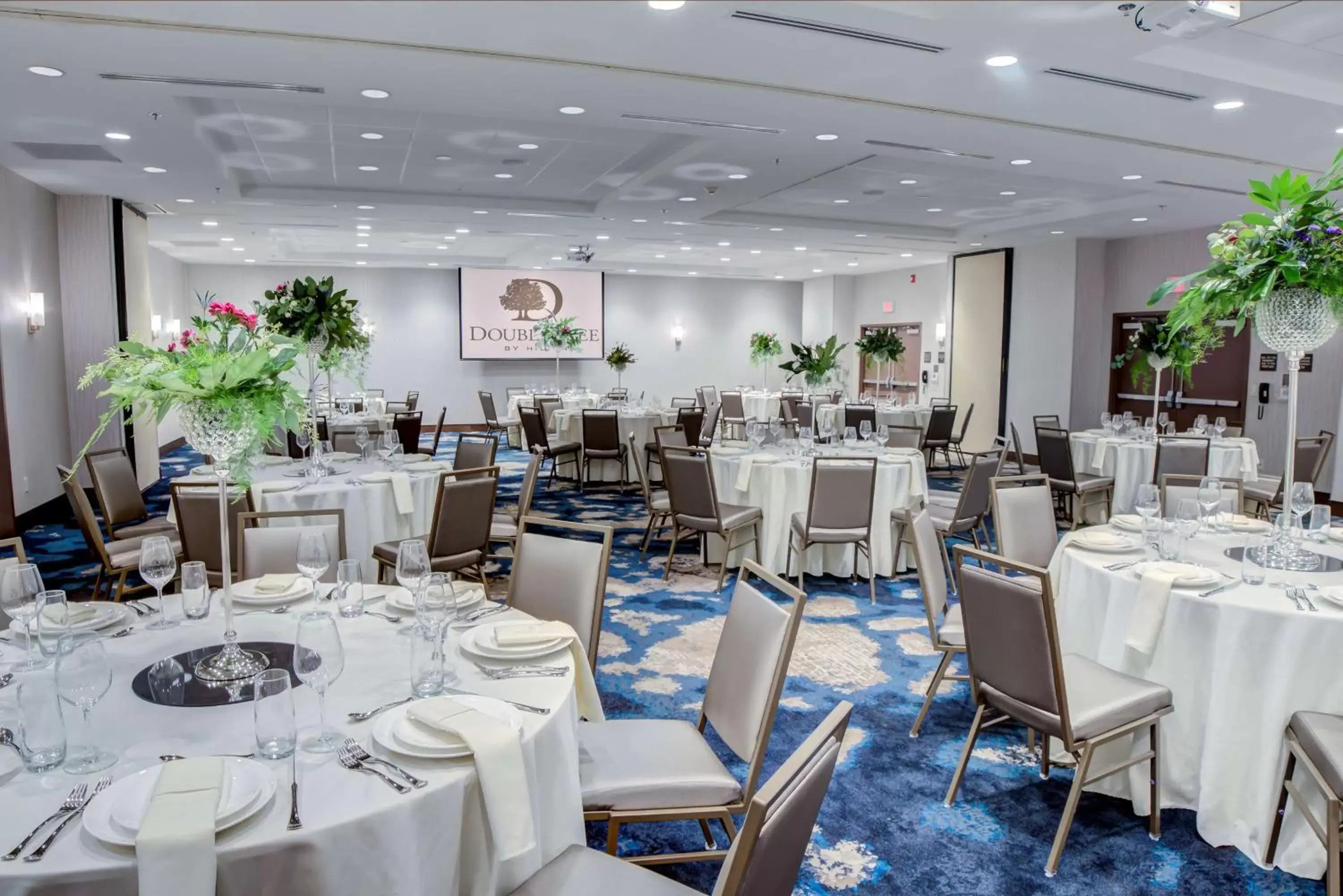 Meeting/conference room, Restaurant/Places to Eat in Doubletree by Hilton Harrisonburg