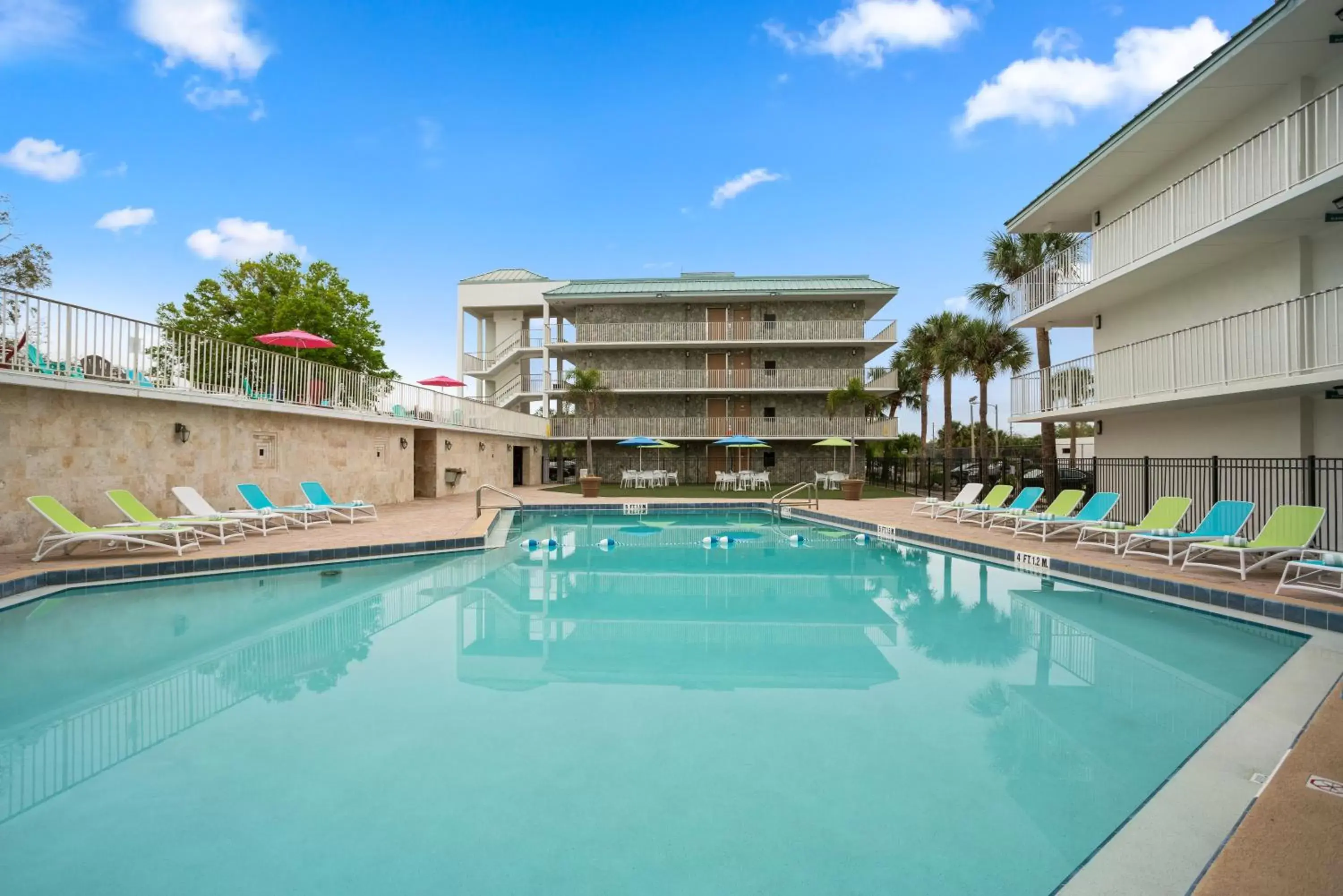 Swimming pool, Property Building in Park Royal Orlando