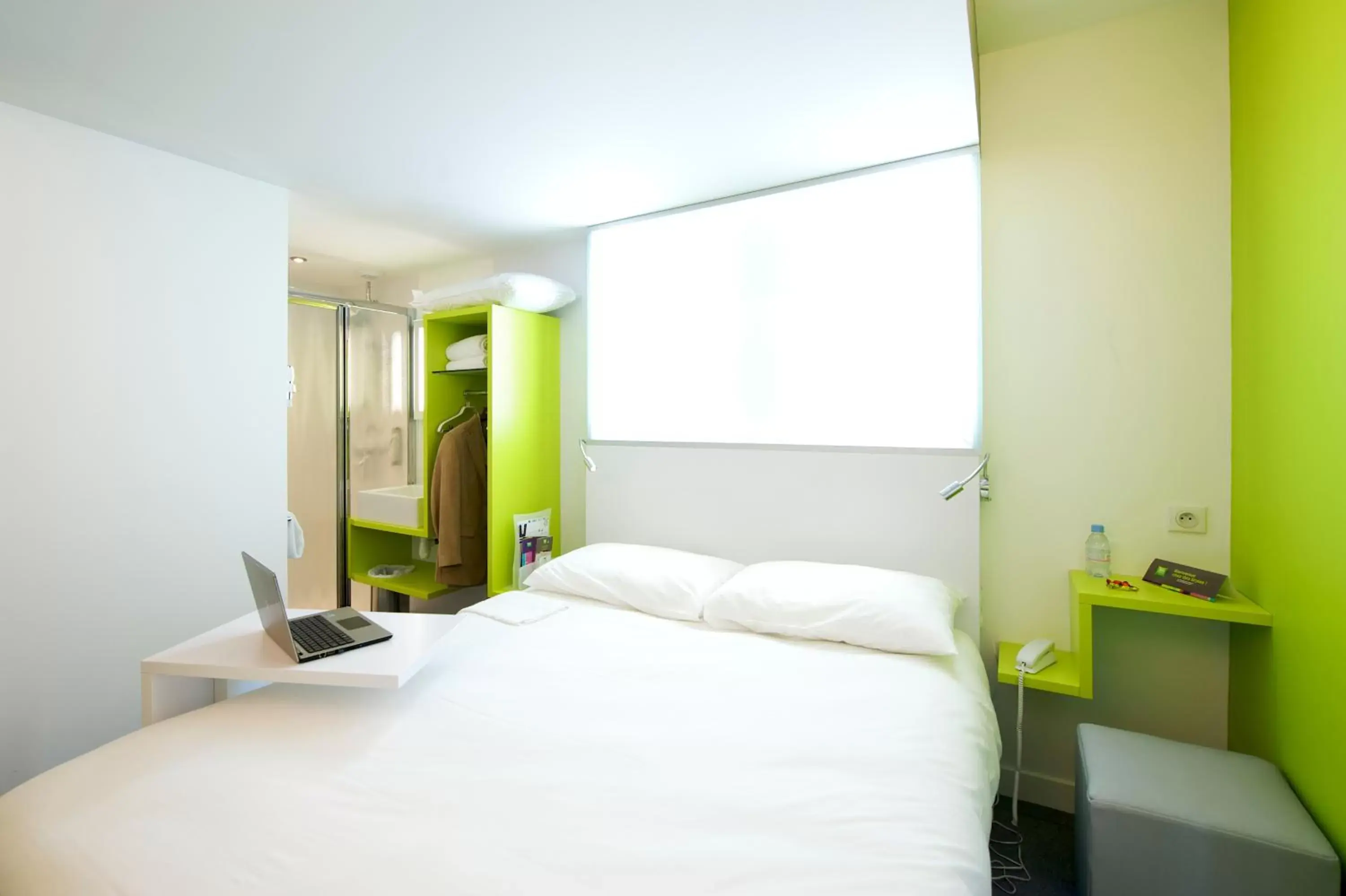 Bedroom, Bed in ibis Styles Vannes Gare Centre