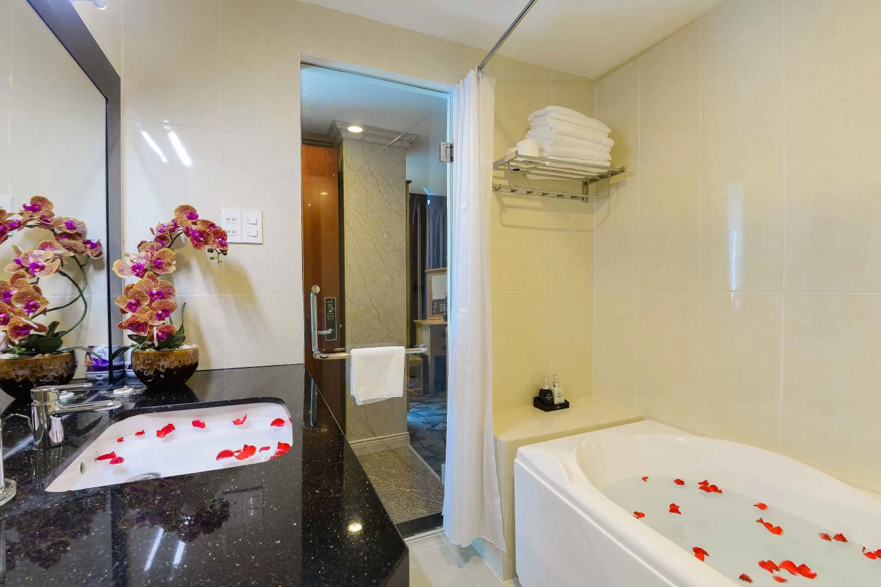 Bathroom in Saigonciti Hotel A