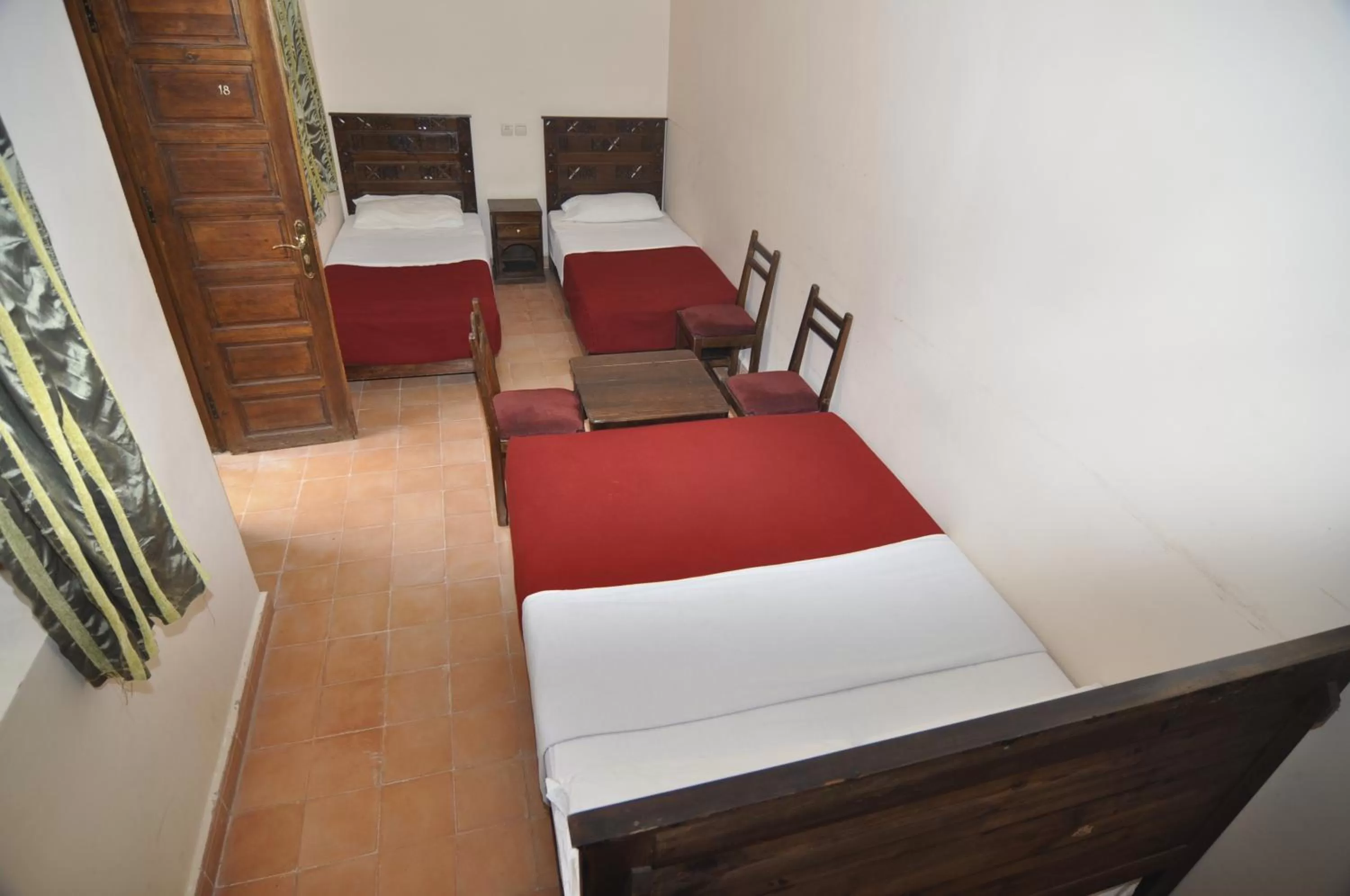 Triple Room with Shared Bathroom in Hotel Cecil