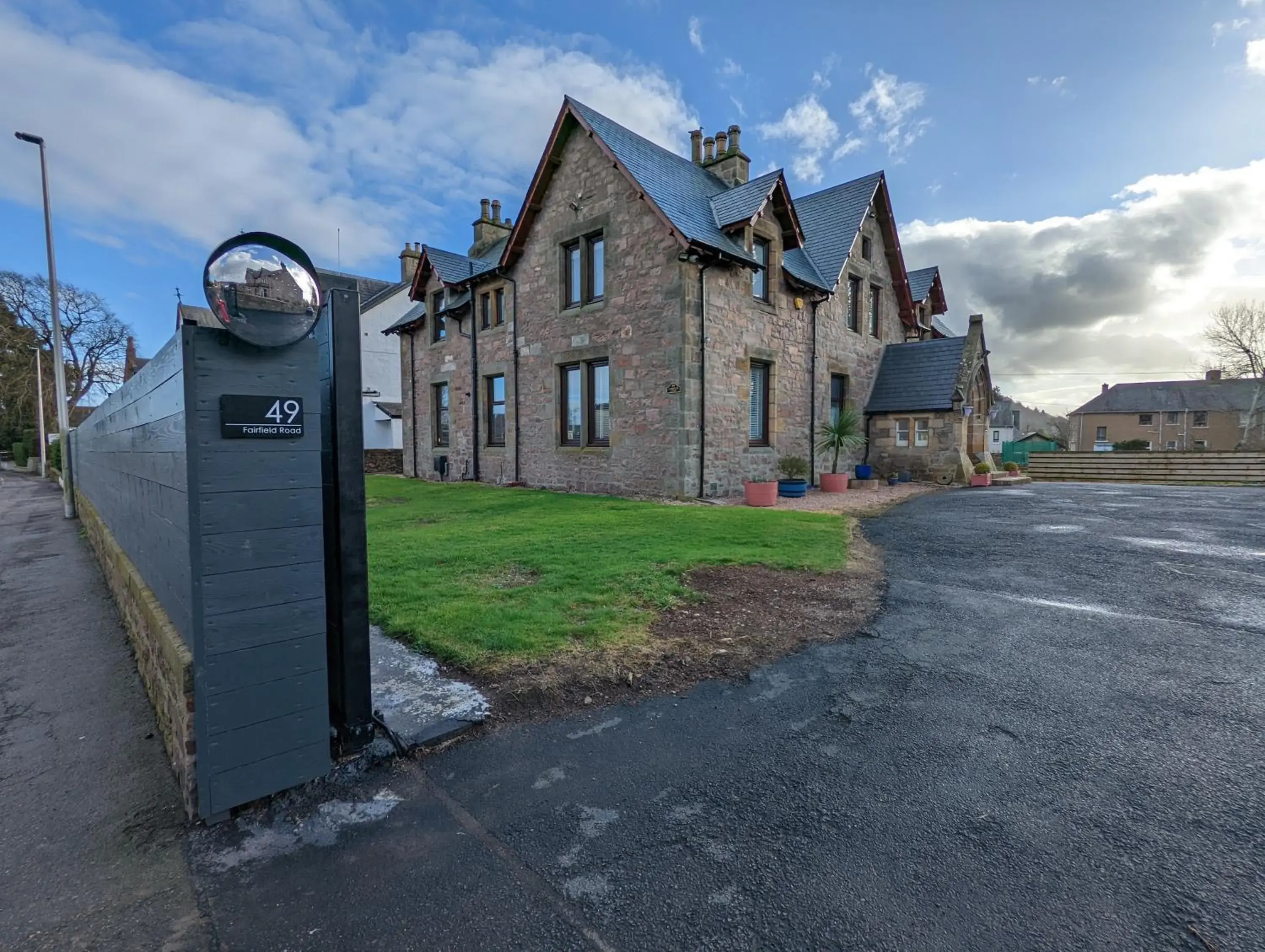 Property building in Cambeth Lodge Property building in Cambeth Lodge