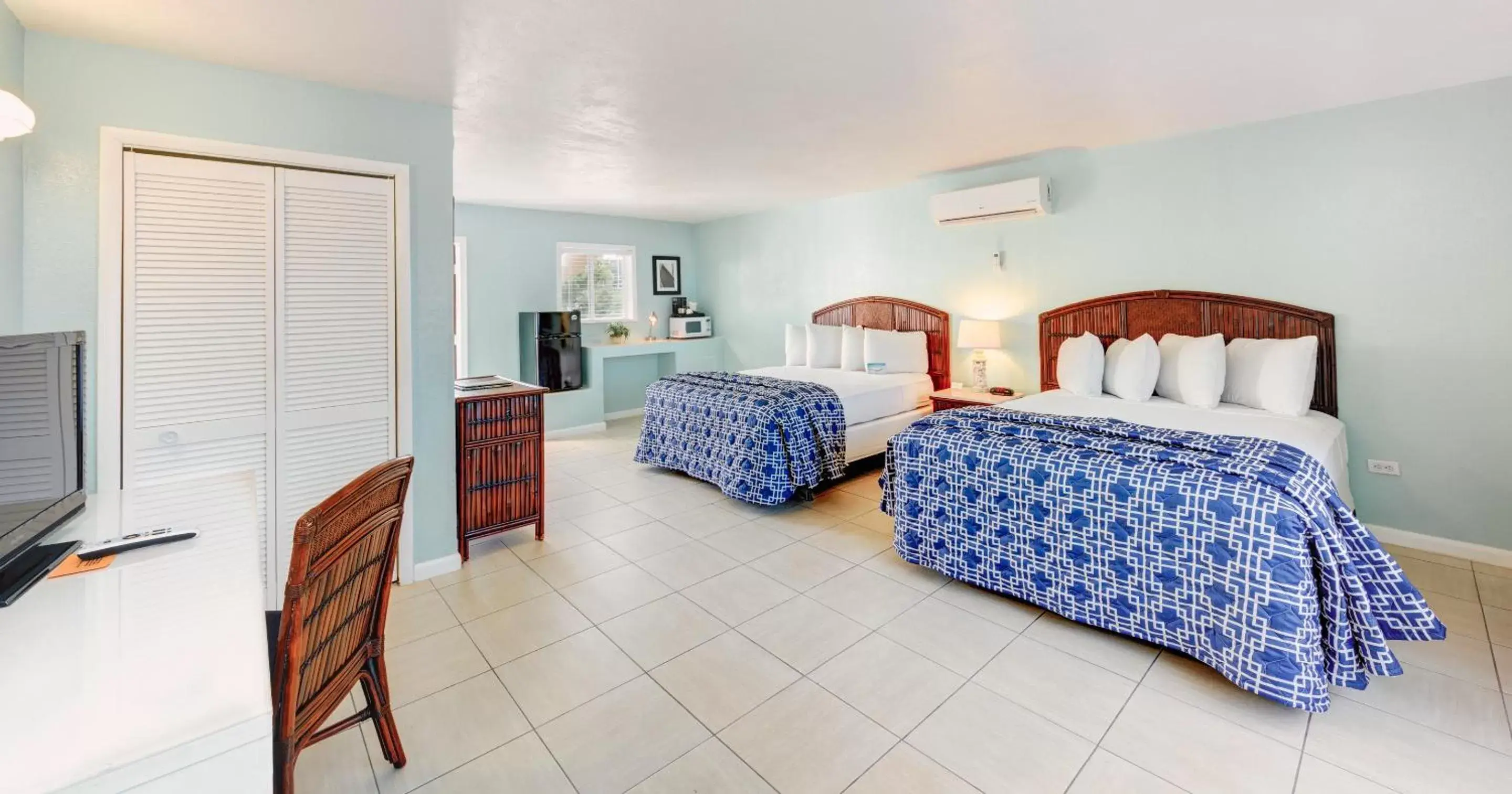 Bedroom, Bed in Creekside Inn Islamorada