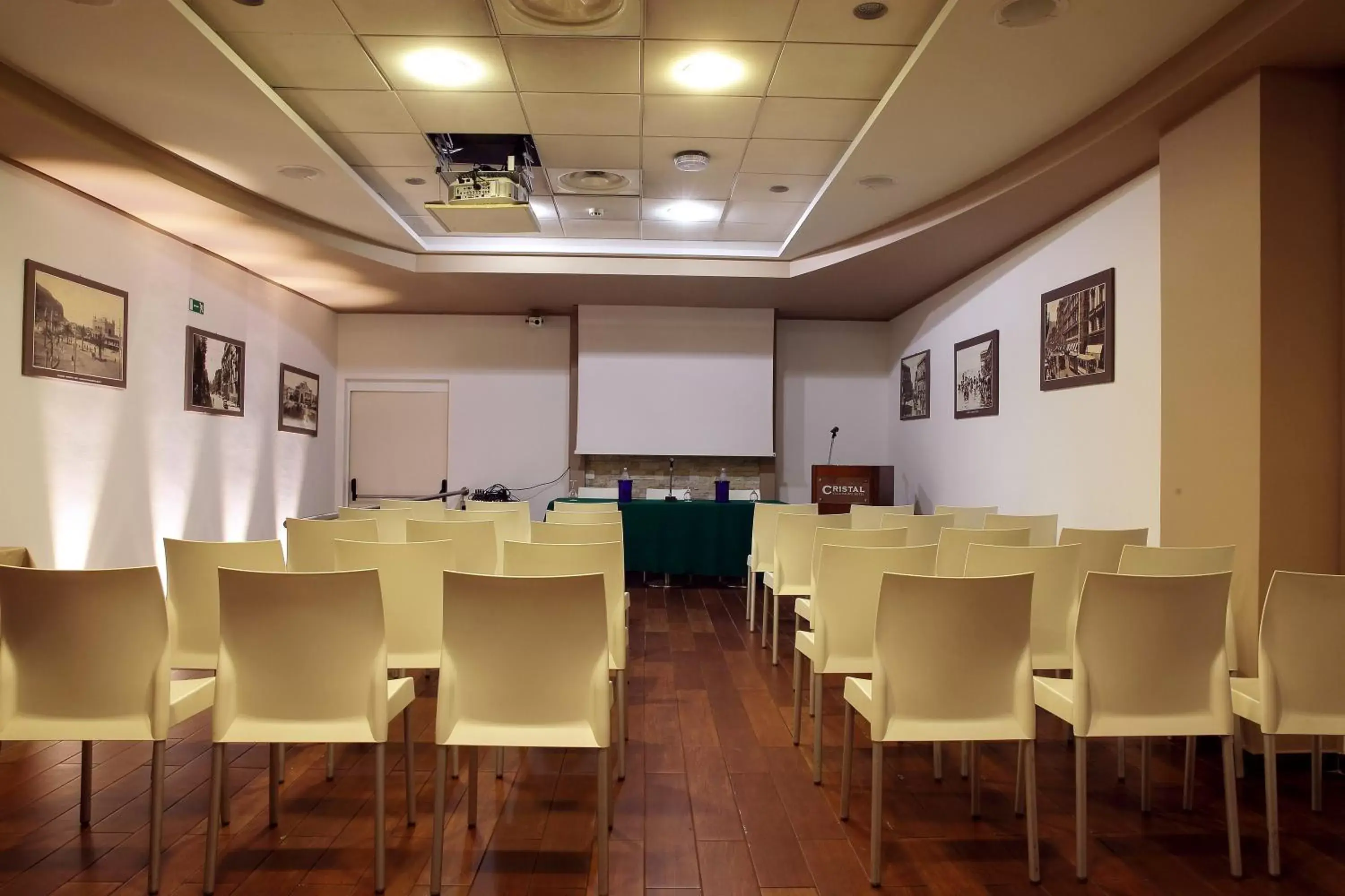 Business facilities in Ibis Styles Palermo Cristal