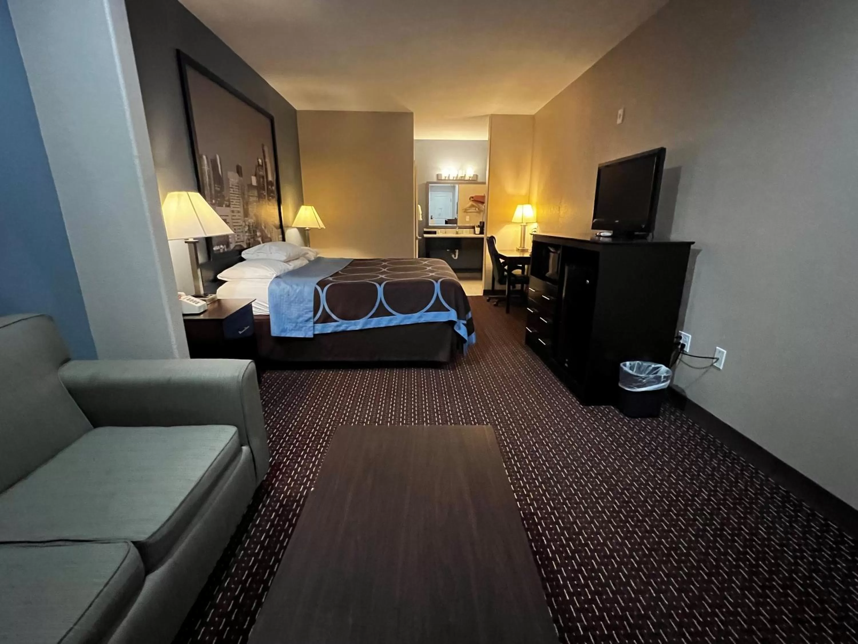 Photo of the whole room, Bed in Super 8 by Wyndham Center
