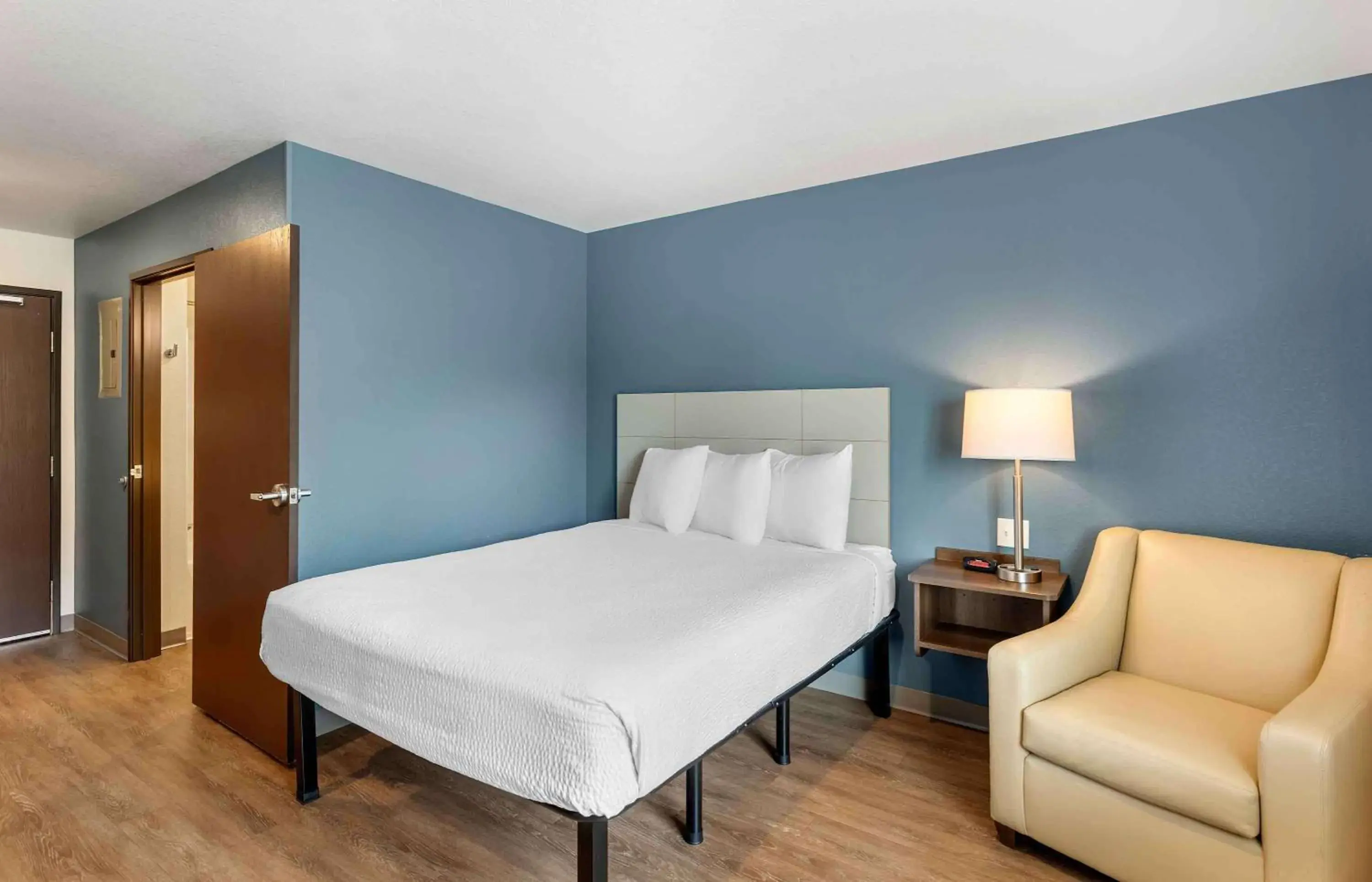 Bedroom, Bed in Extended Stay America Suites - Denver - Centennial