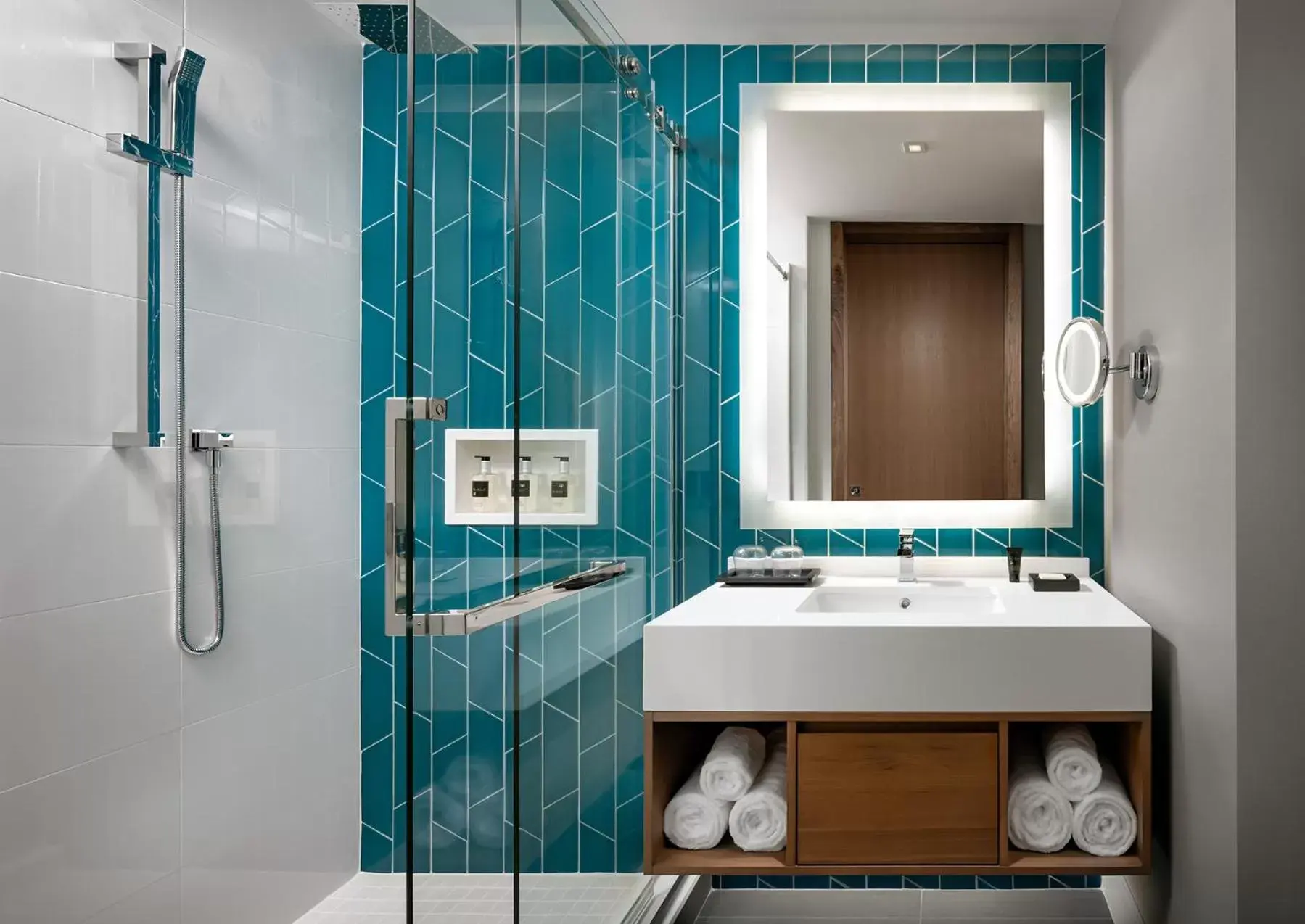 Shower, Bathroom in Humaniti Hotel Montreal, Autograph Collection