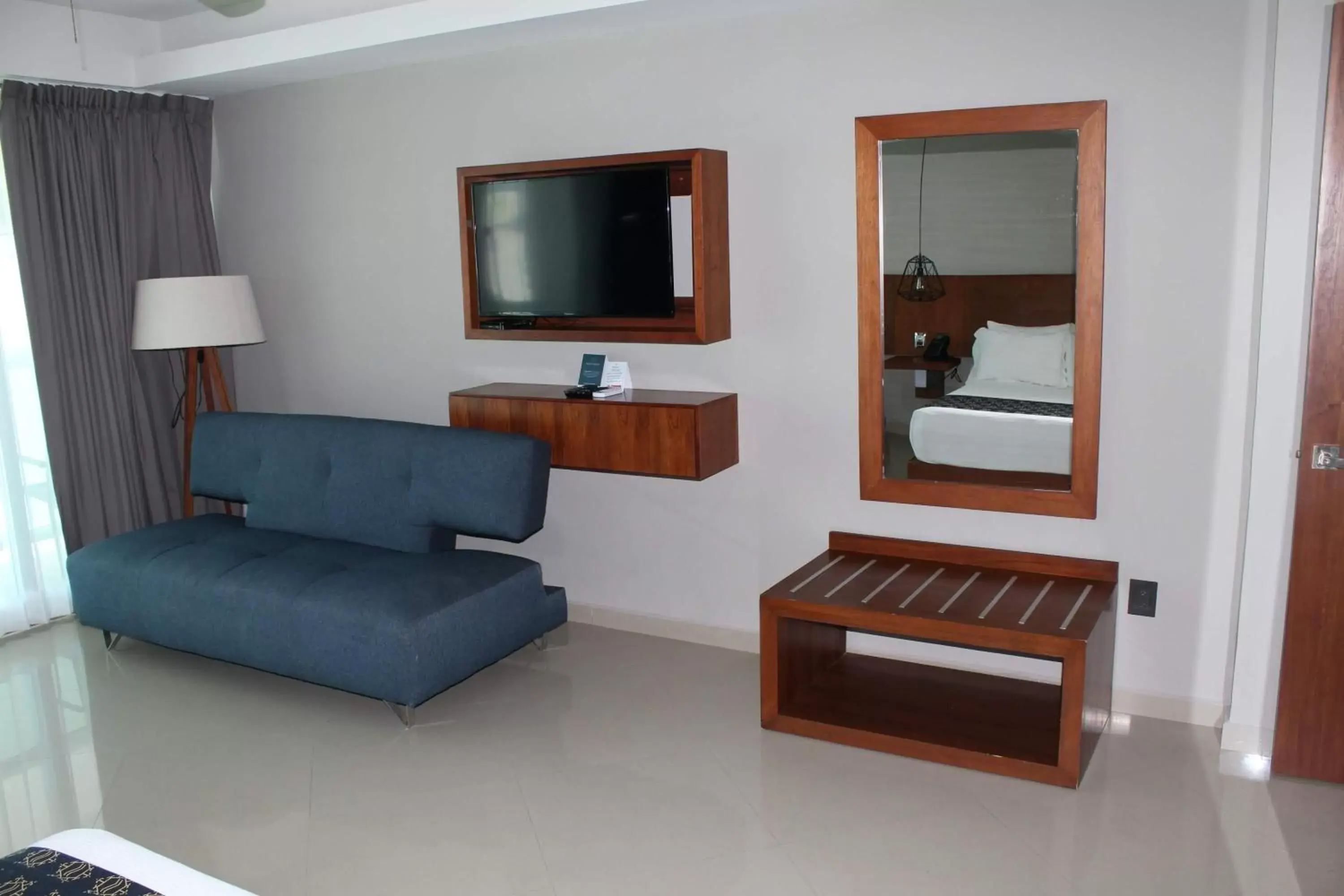 TV and multimedia, Seating Area in Ocean Dream Cancun by GuruHotel