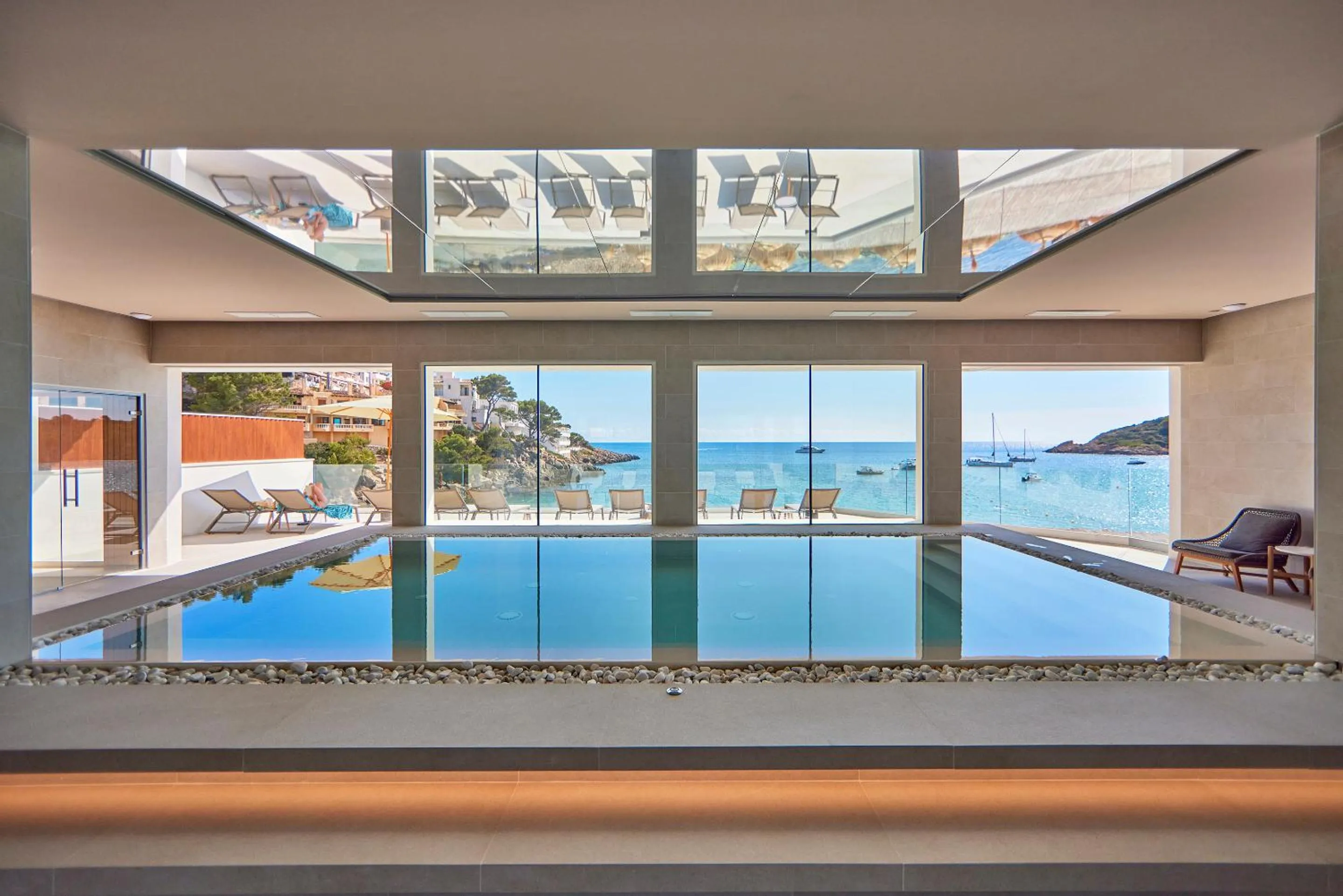 Swimming pool in Universal Hotel Aquamarin