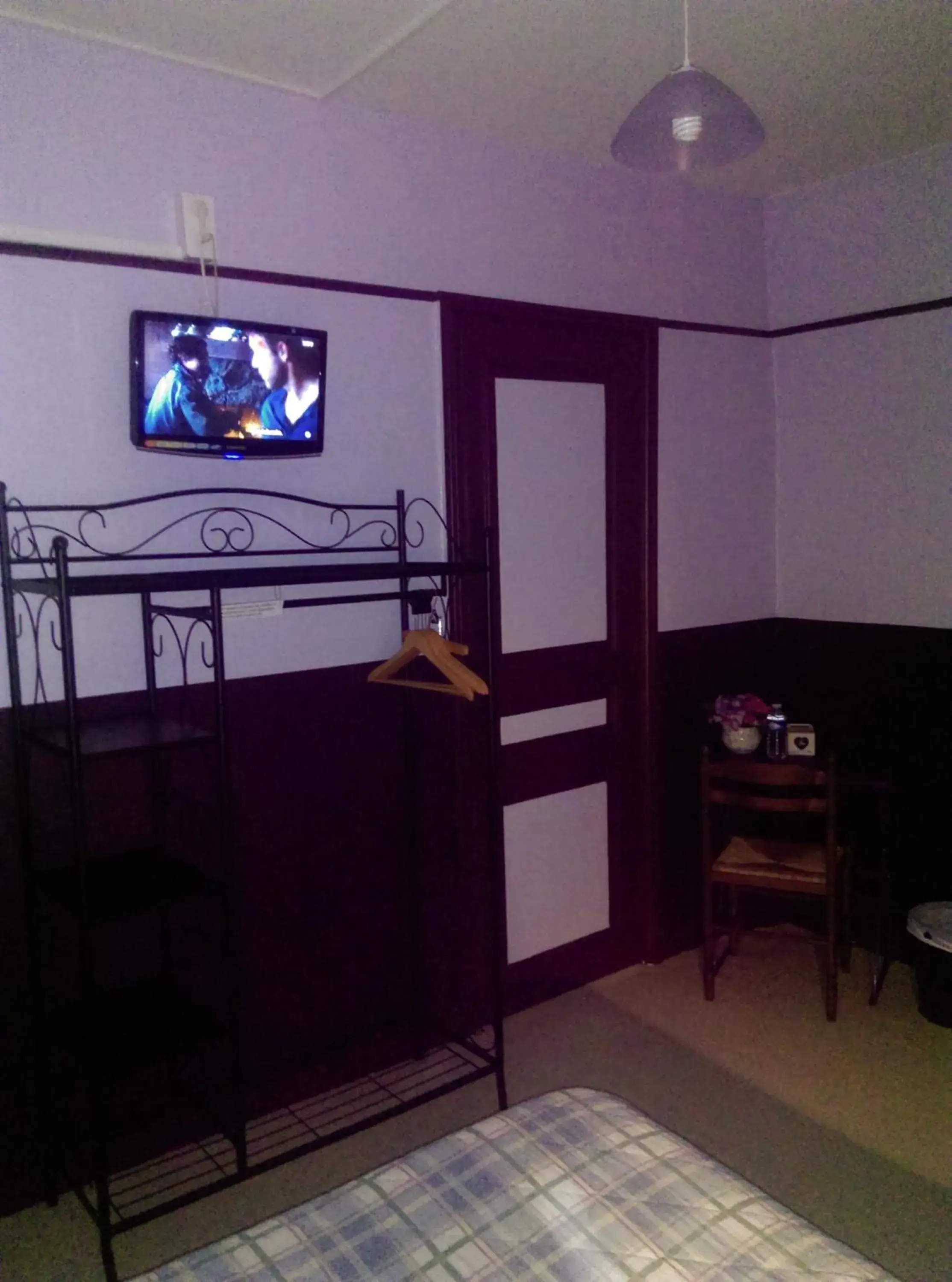 Bedroom, TV/Entertainment Center in Hotel le Rallye