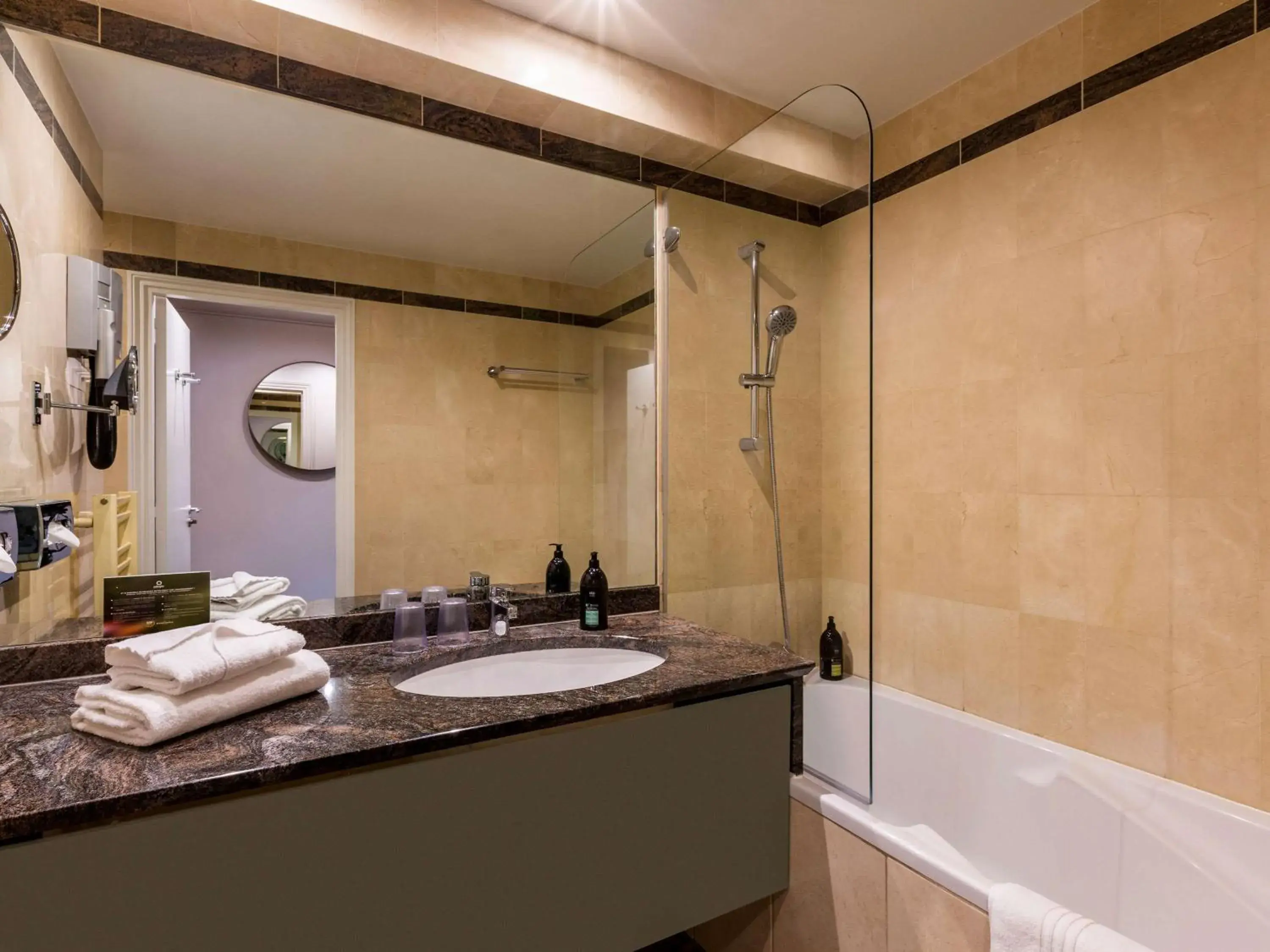 Photo of the whole room, Bathroom in Aparthotel Adagio Paris Haussmann