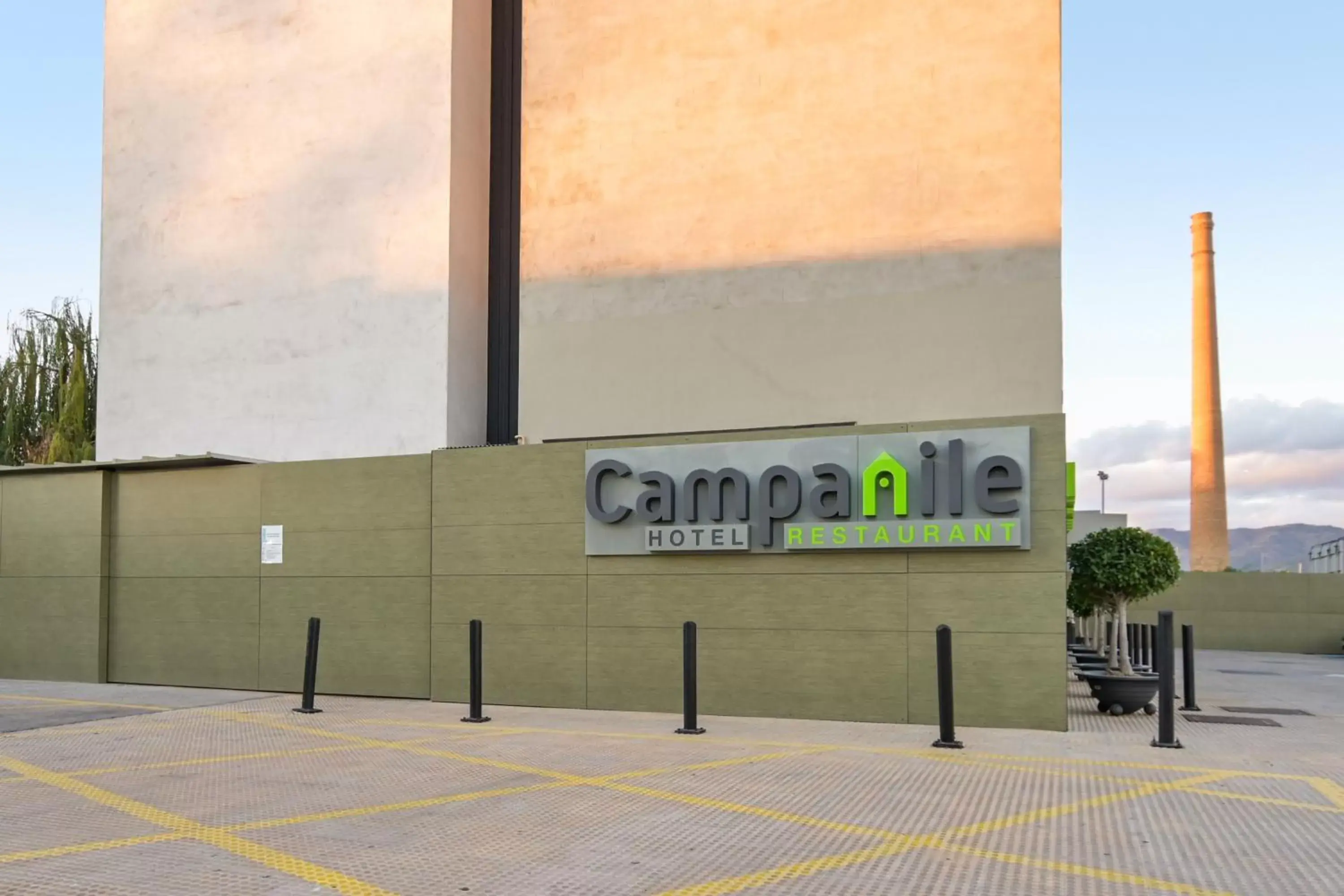 Facade/entrance in Campanile Málaga Airport