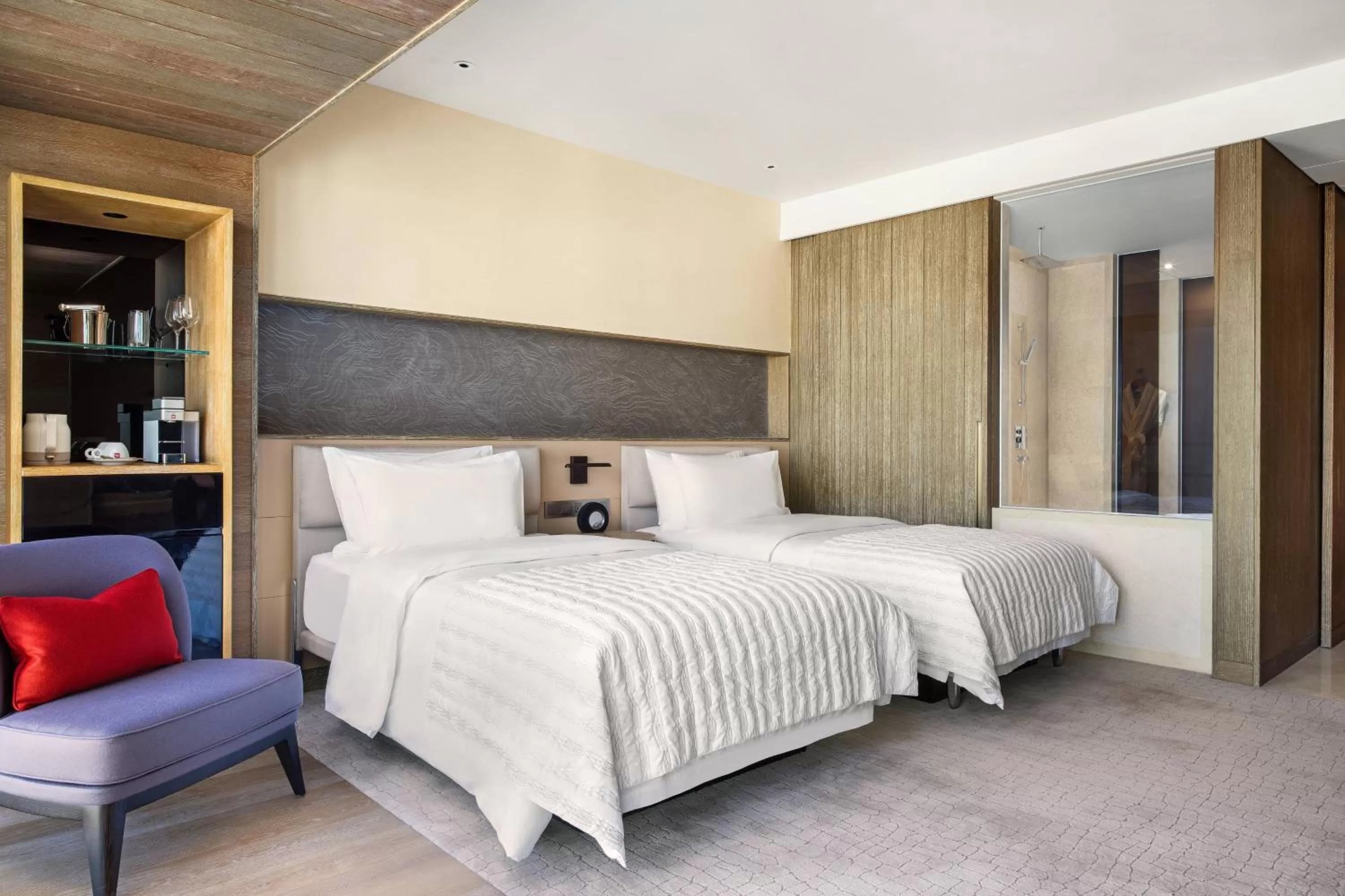 Photo of the whole room, Bed in Le Meridien Shenyang Heping