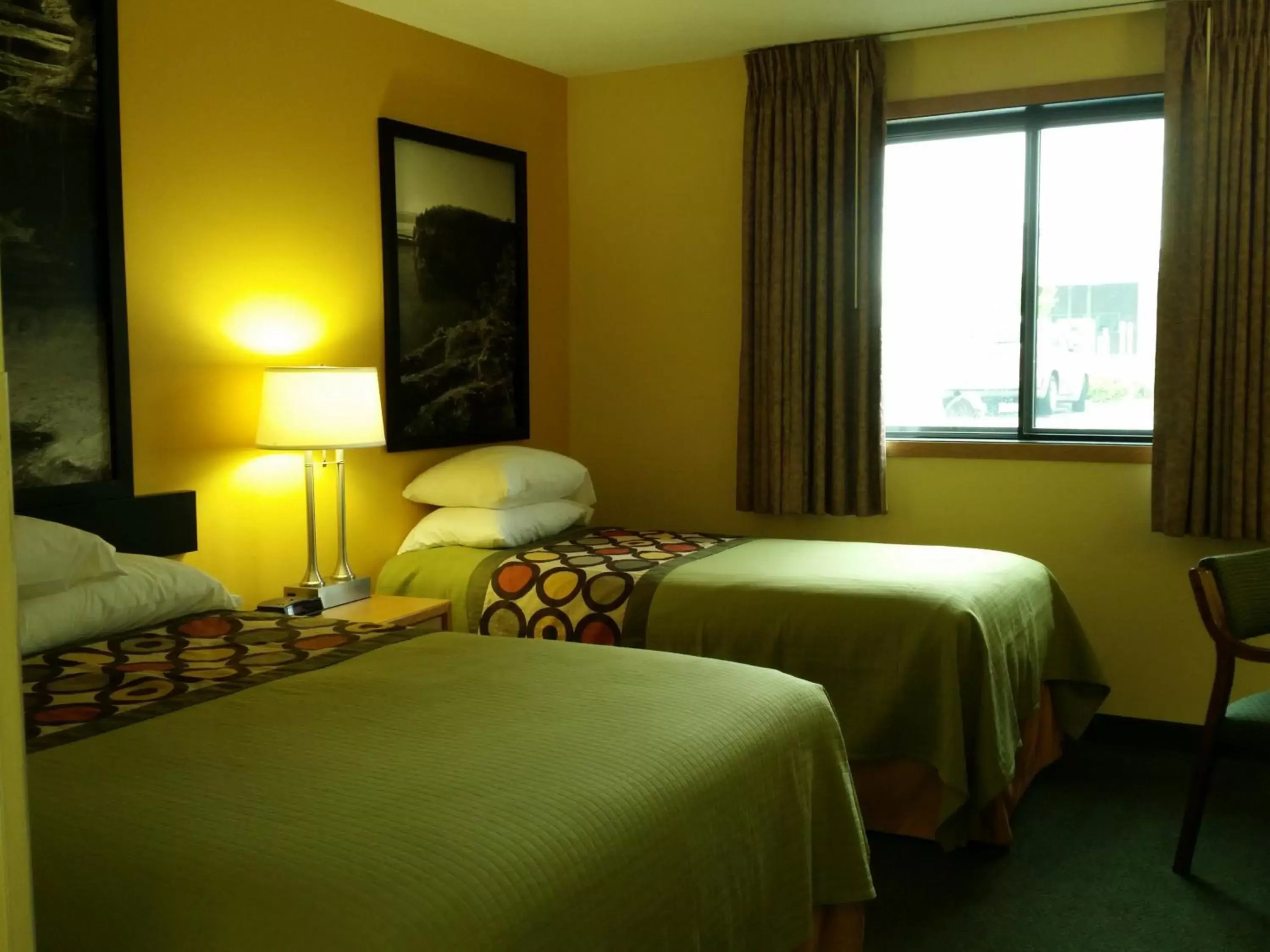 Bedroom, Bed in Super 8 by Wyndham Ottawa Starved Rock