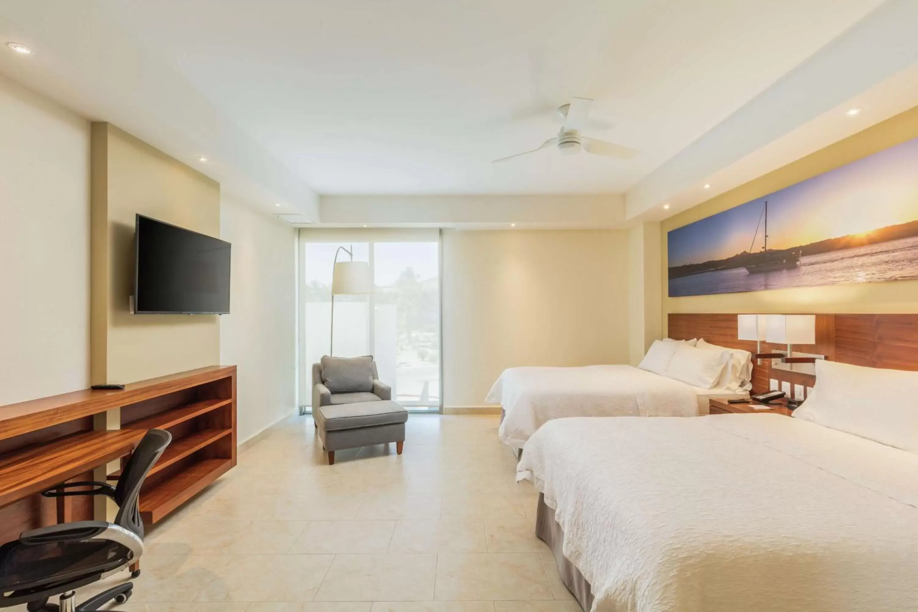 Bedroom in Hampton Inn & Suites by Hilton Los Cabos