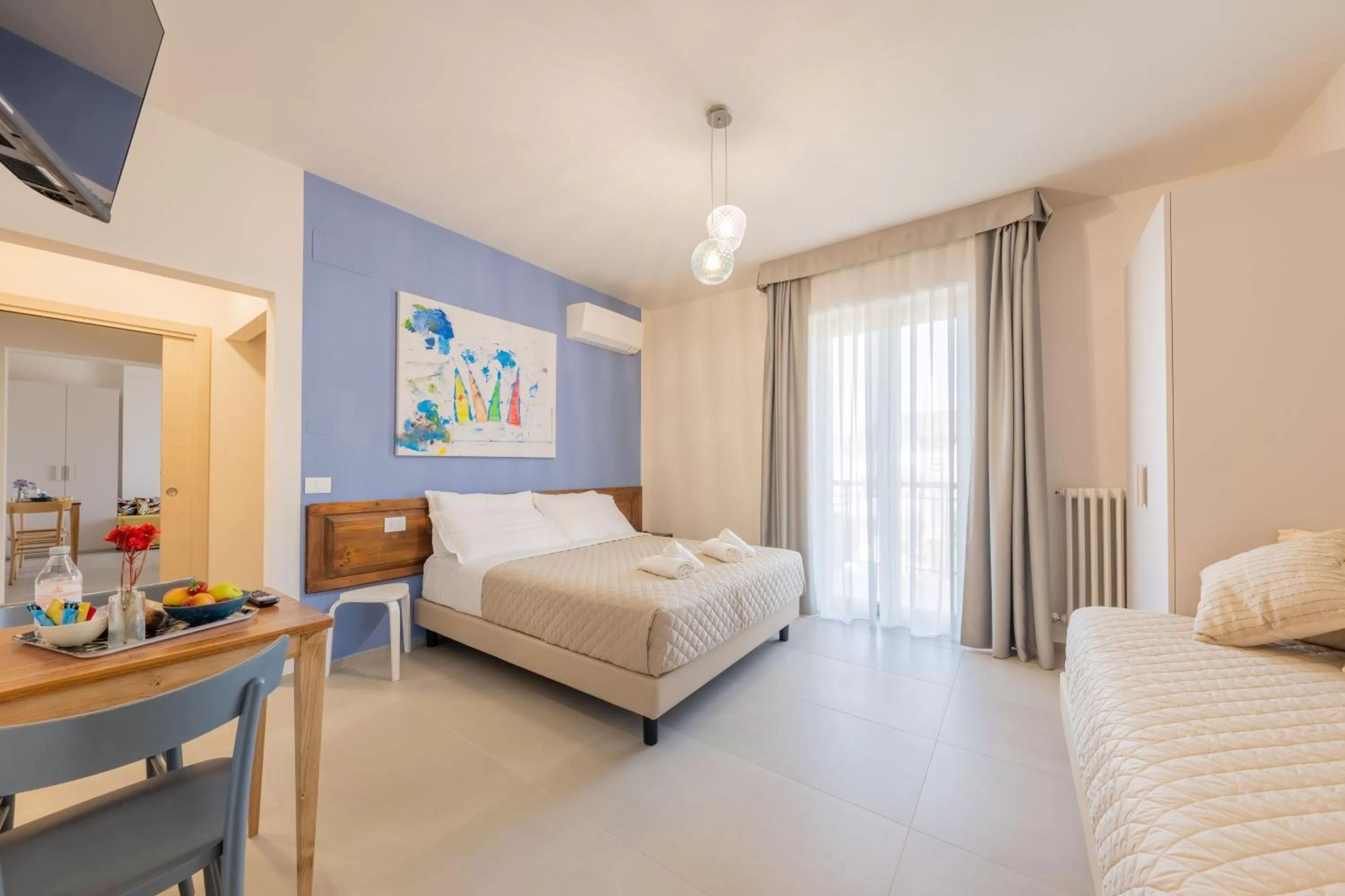 Photo of the whole room, Bed in Dea Suite Room