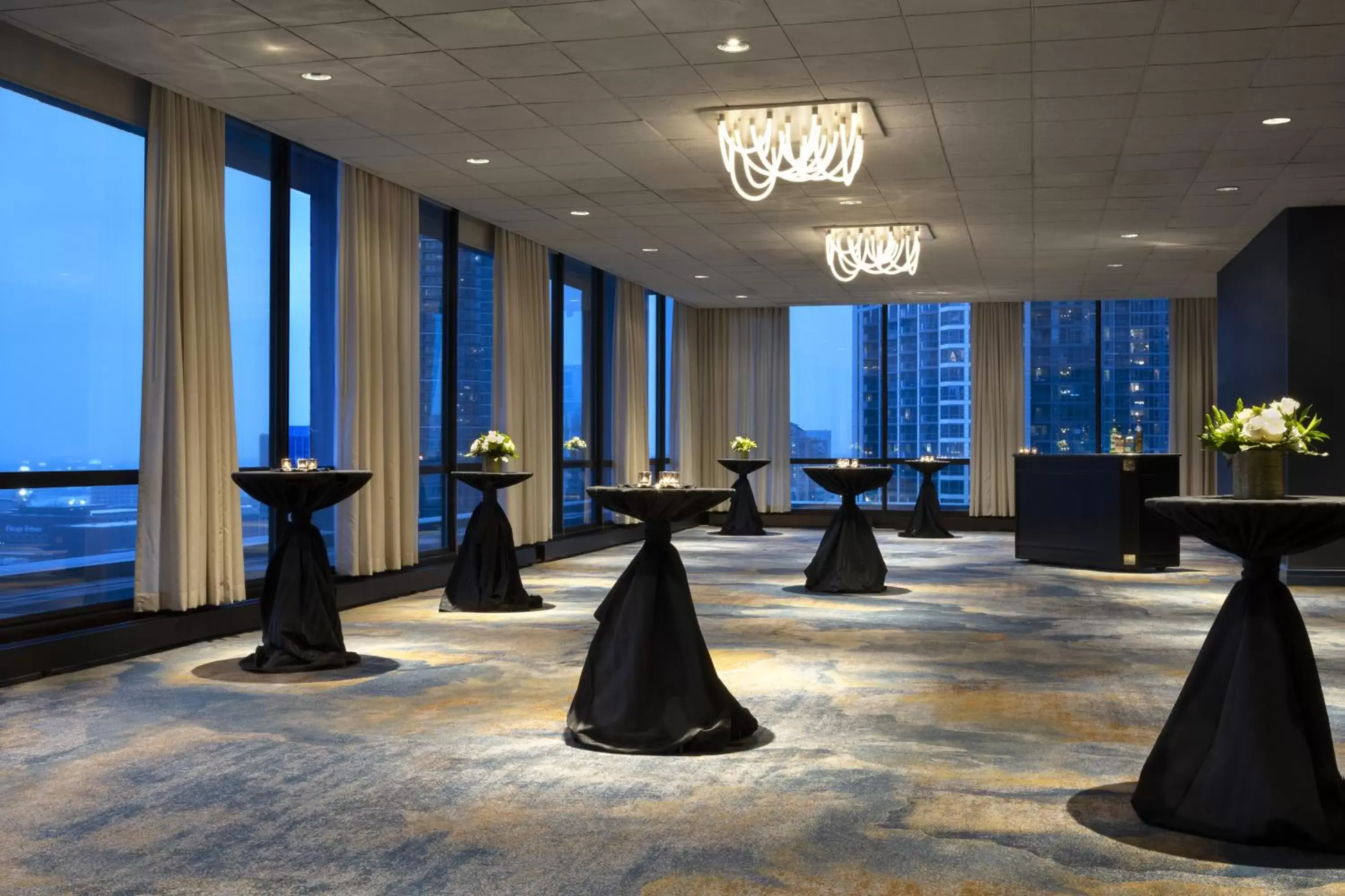 Meeting/conference room, Banquet Facilities in voco - Chicago Downtown, an IHG Hotel