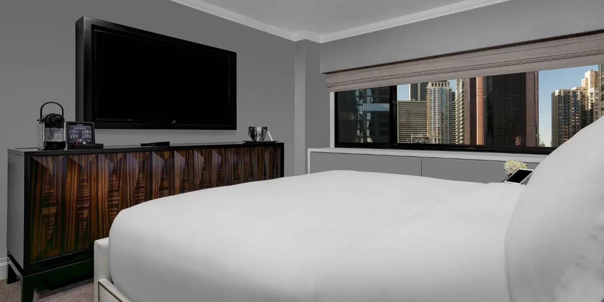 Photo of the whole room, Bed in The Manhattan at Times Square