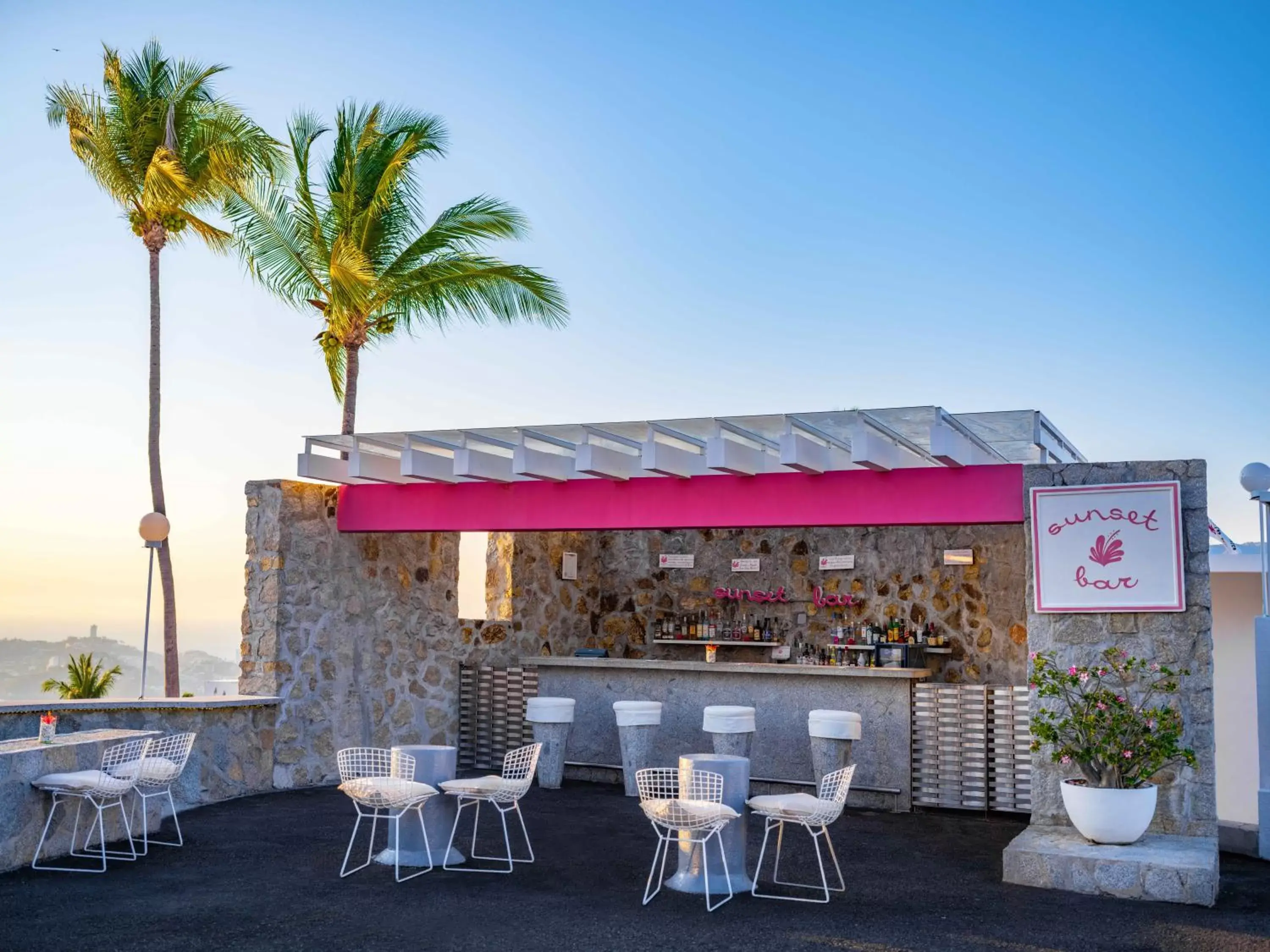 Lounge or bar in Las Brisas Acapulco