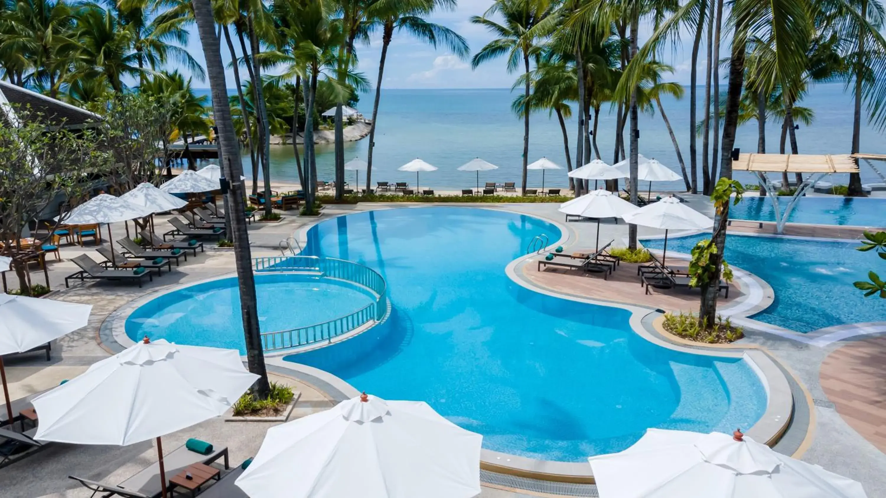 Swimming pool in OUTRIGGER Koh Samui Beach Resort - SHA Extra Plus Swimming pool in OUTRIGGER Koh Samui Beach Resort - SHA Extra Plus