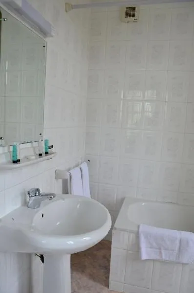 Bathroom in Uno Thames Riverside Hotel By Uno