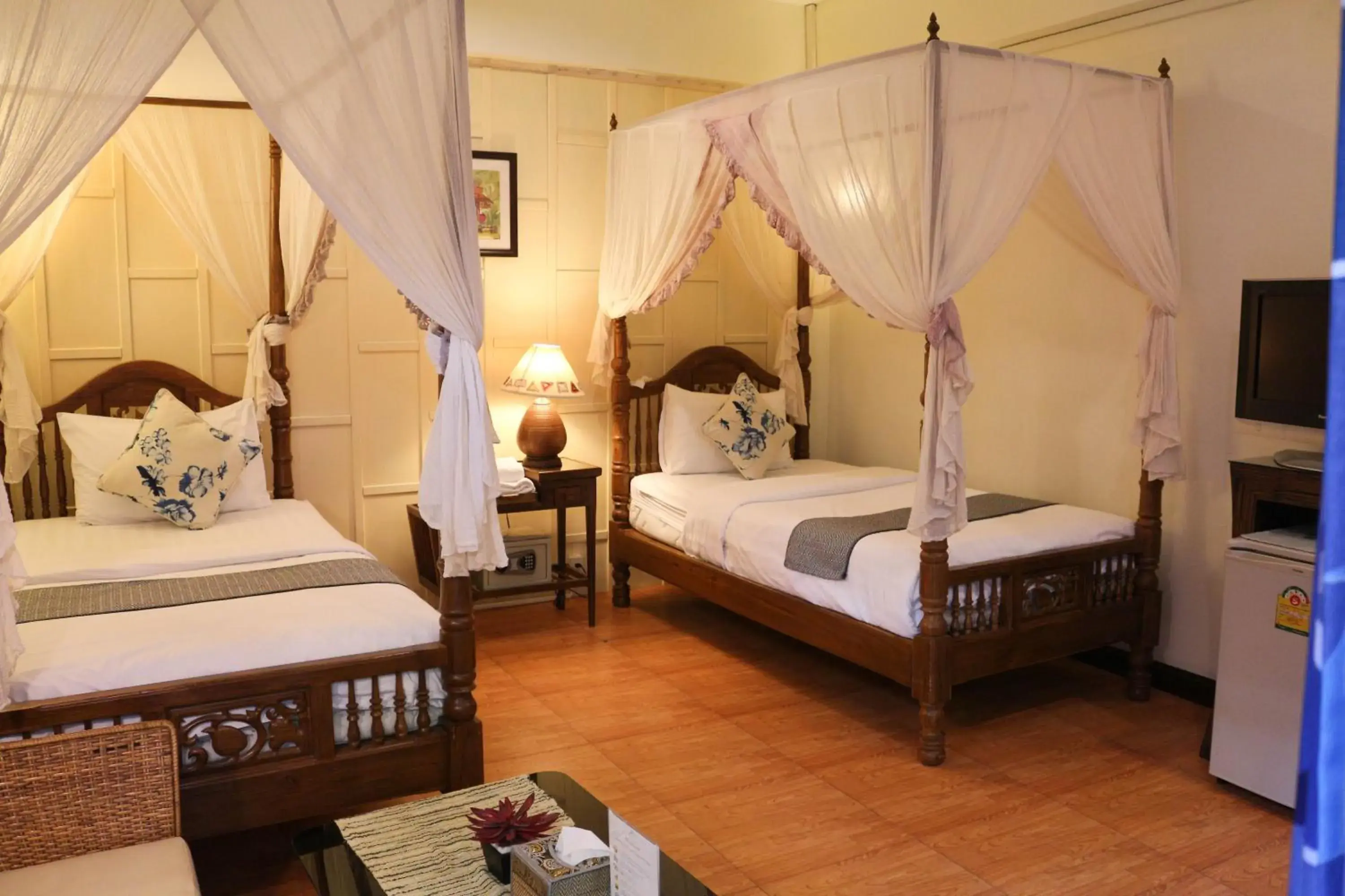 Photo of the whole room, Bed in Changmoi House (Little Village)