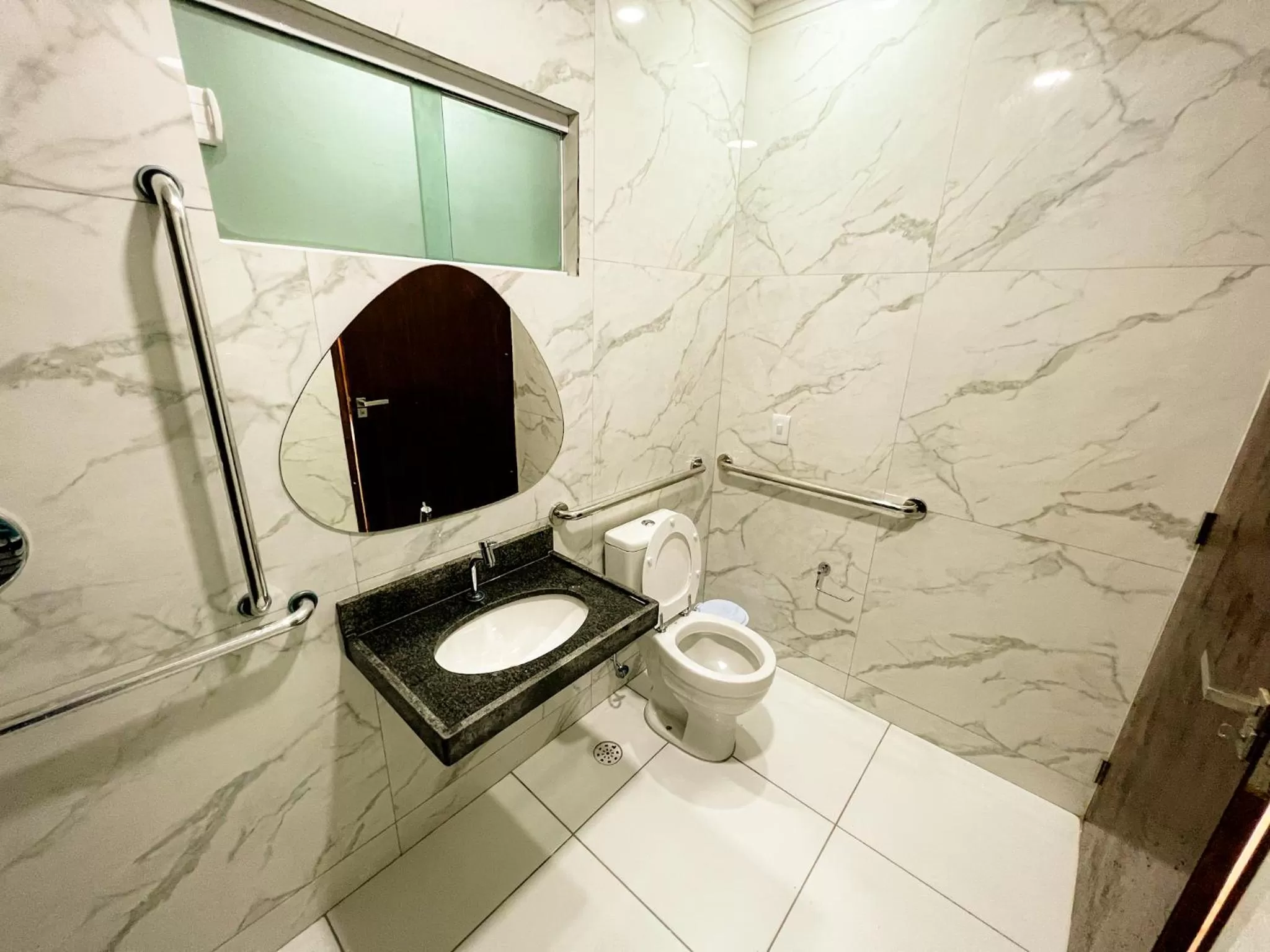 Bathroom in Pousada Marítimos