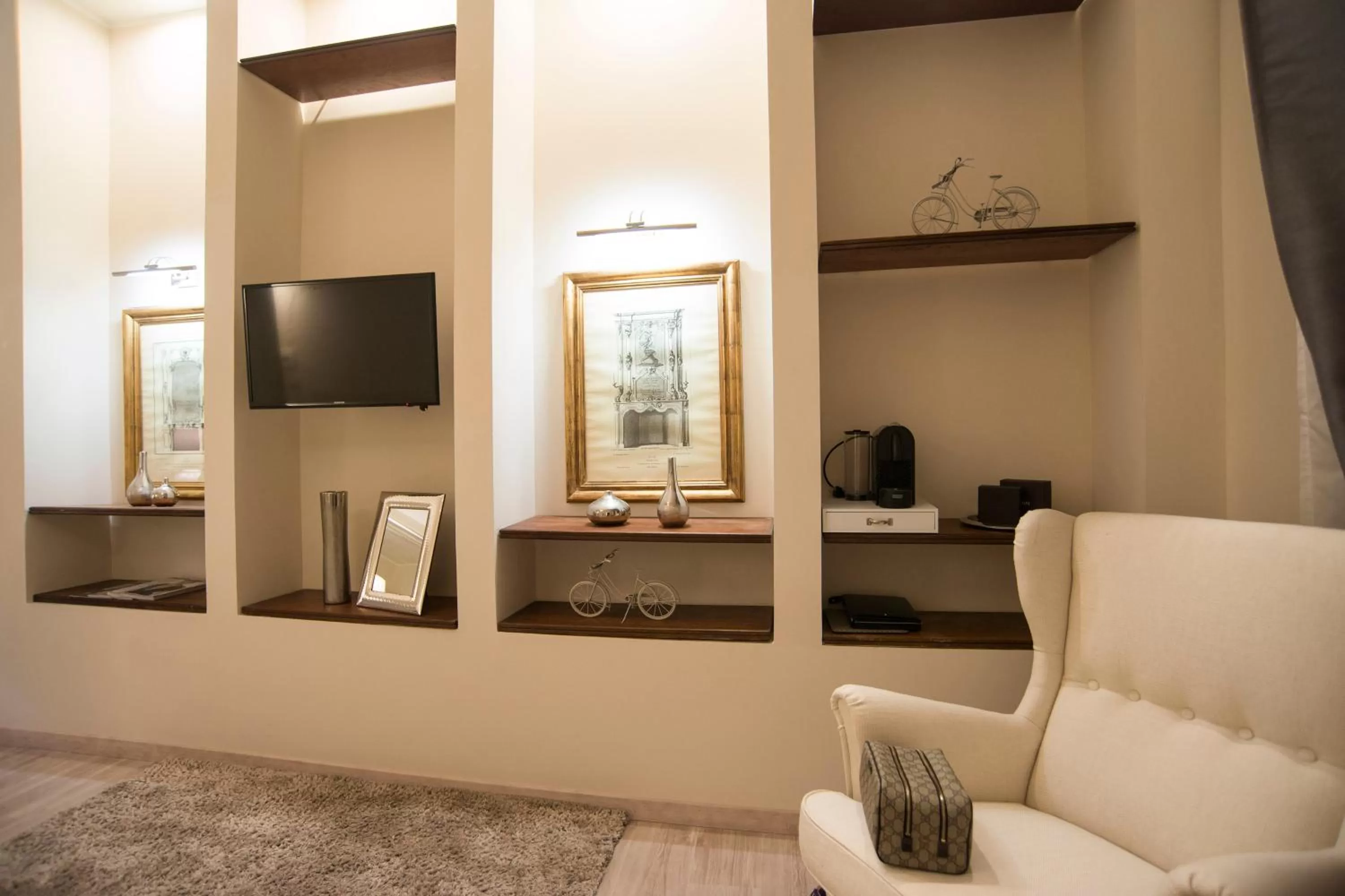 Day in Town House 62