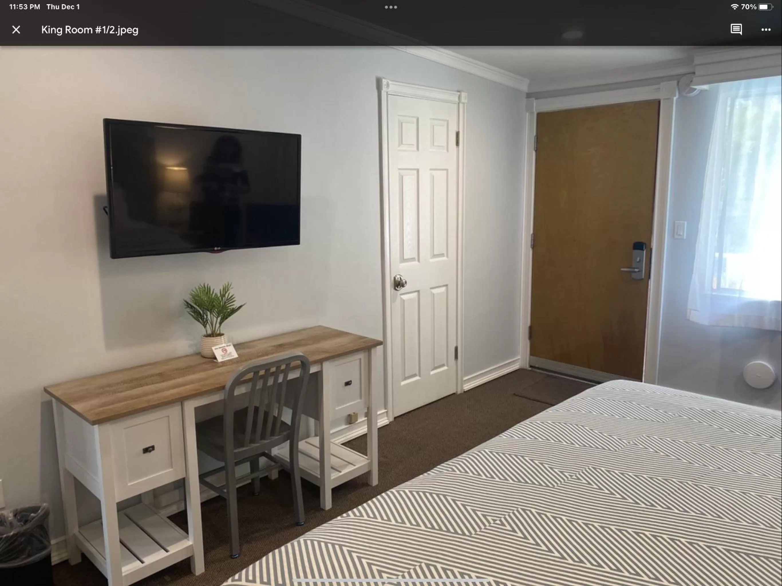 Communal lounge/ TV room, Bed in Ocean Lodge Santa Monica Beach Hotel